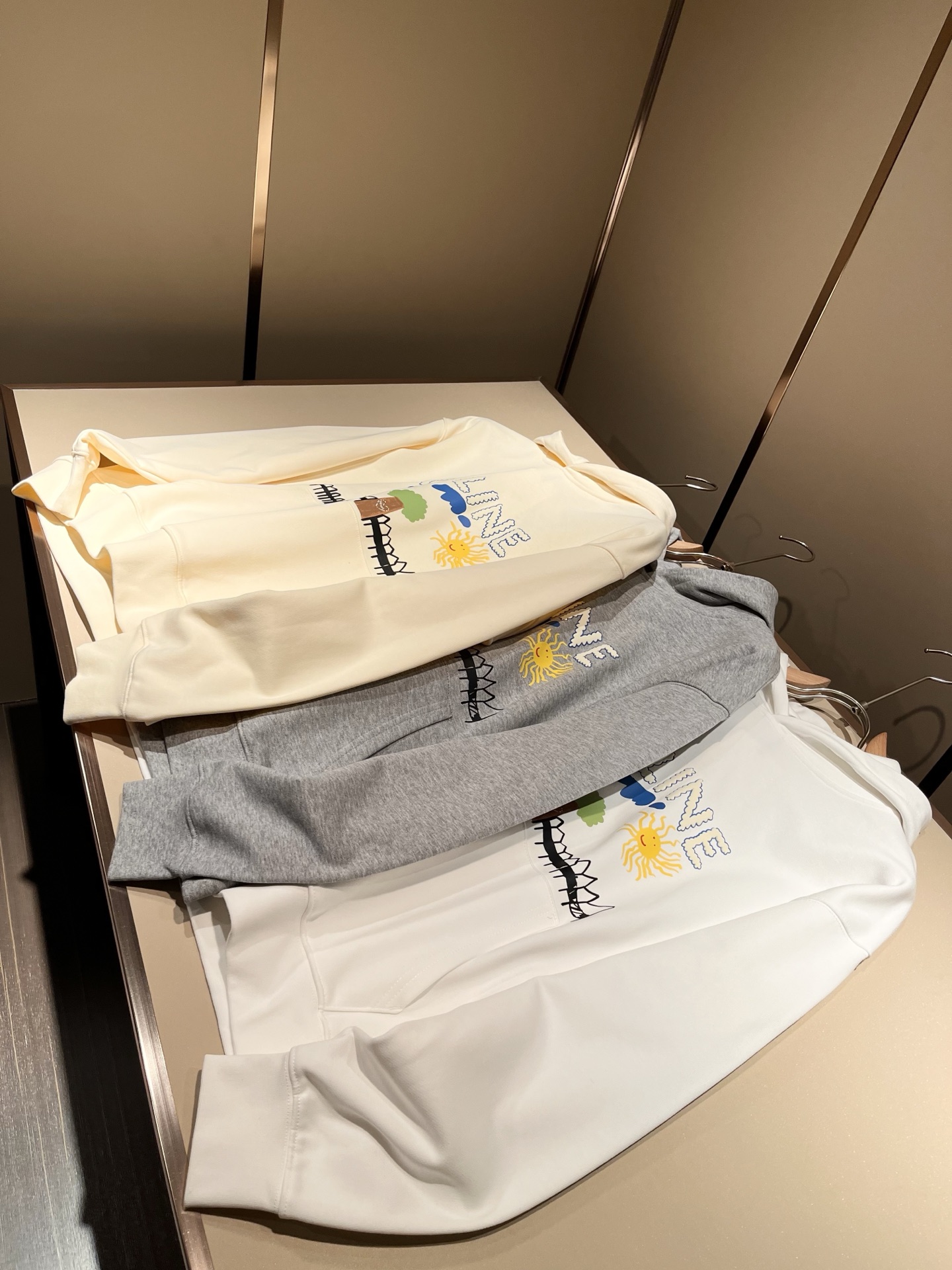 CELIN*瑟琳 2025秋冬新款时尚休闲连帽卫衣，贸易公司渠道稀出，同步官网发售！25年秋季时尚新款推