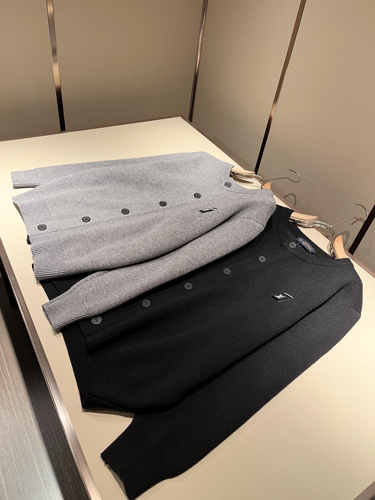 Louis Vuit*on 2025秋冬路易家族轻奢针织羊毛开衫！路易家族的新高端，细节品质永远的那么完