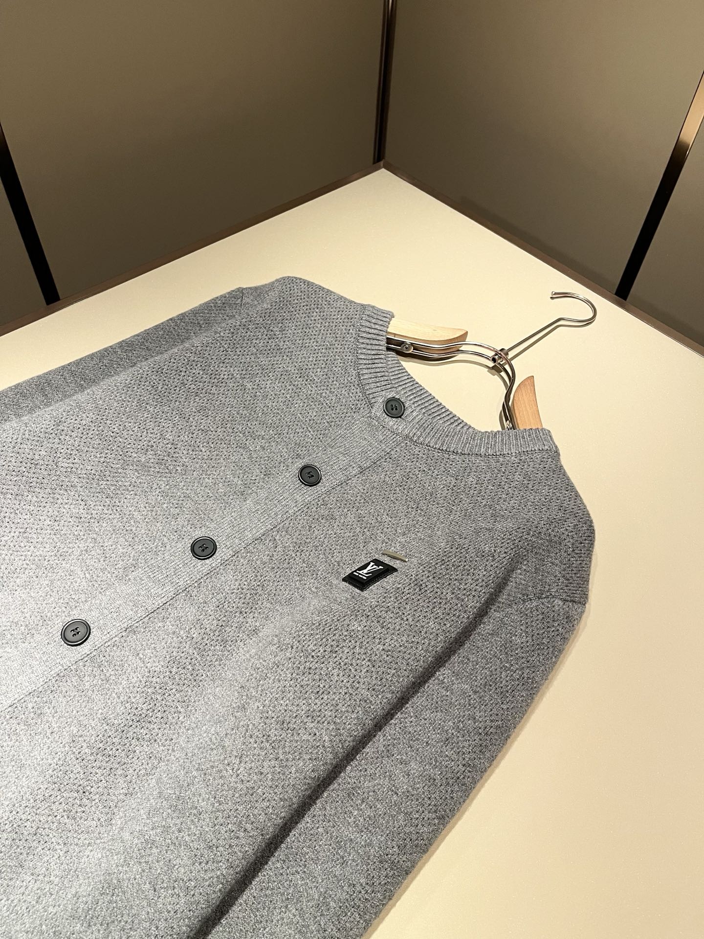 Louis Vuit*on 2025秋冬路易家族轻奢针织羊毛开衫！路易家族的新高端，细节品质永远的那么完