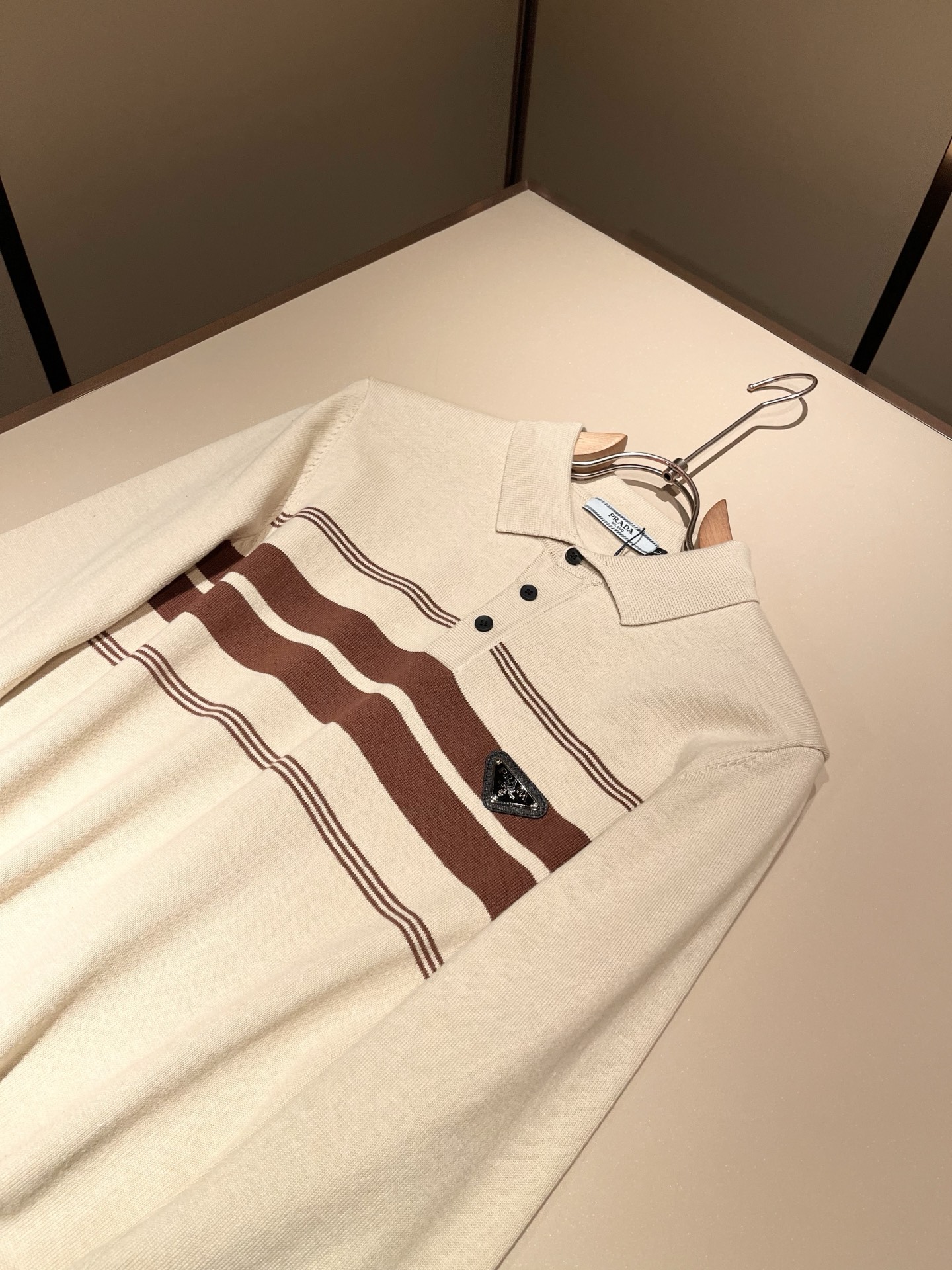 PRAD*A普*达2025秋冬新款男士针织羊毛衫，最新款全网独家首上！！~既经典有时尚百搭，谁不爱啊，将