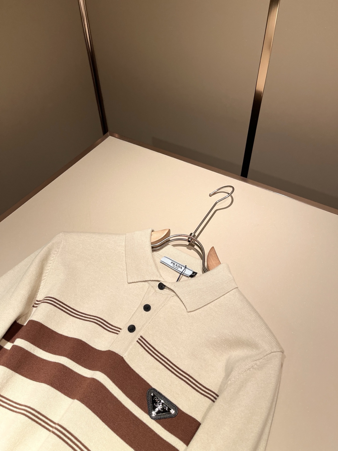 PRAD*A普*达2025秋冬新款男士针织羊毛衫，最新款全网独家首上！！~既经典有时尚百搭，谁不爱啊，将