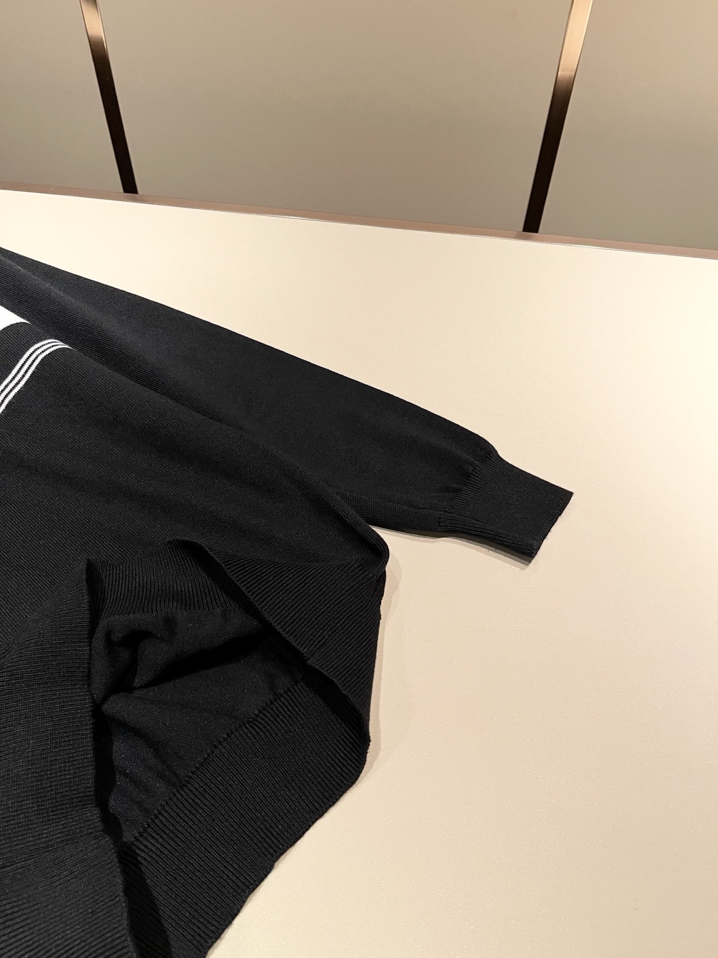 PRAD*A普*达2025秋冬新款男士针织羊毛衫，最新款全网独家首上！！~既经典有时尚百搭，谁不爱啊，将