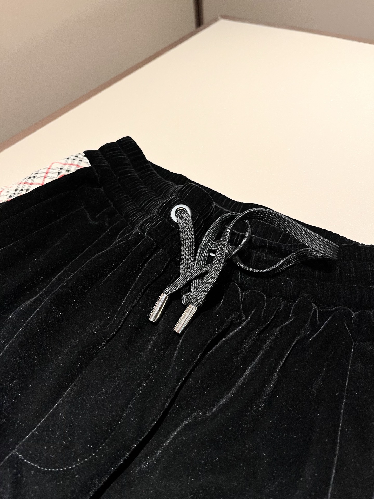 Bur*erry 巴*莉 2025秋冬新款男士休闲套装，品牌最新设计元素！既不单调也不复杂，好处的展现品