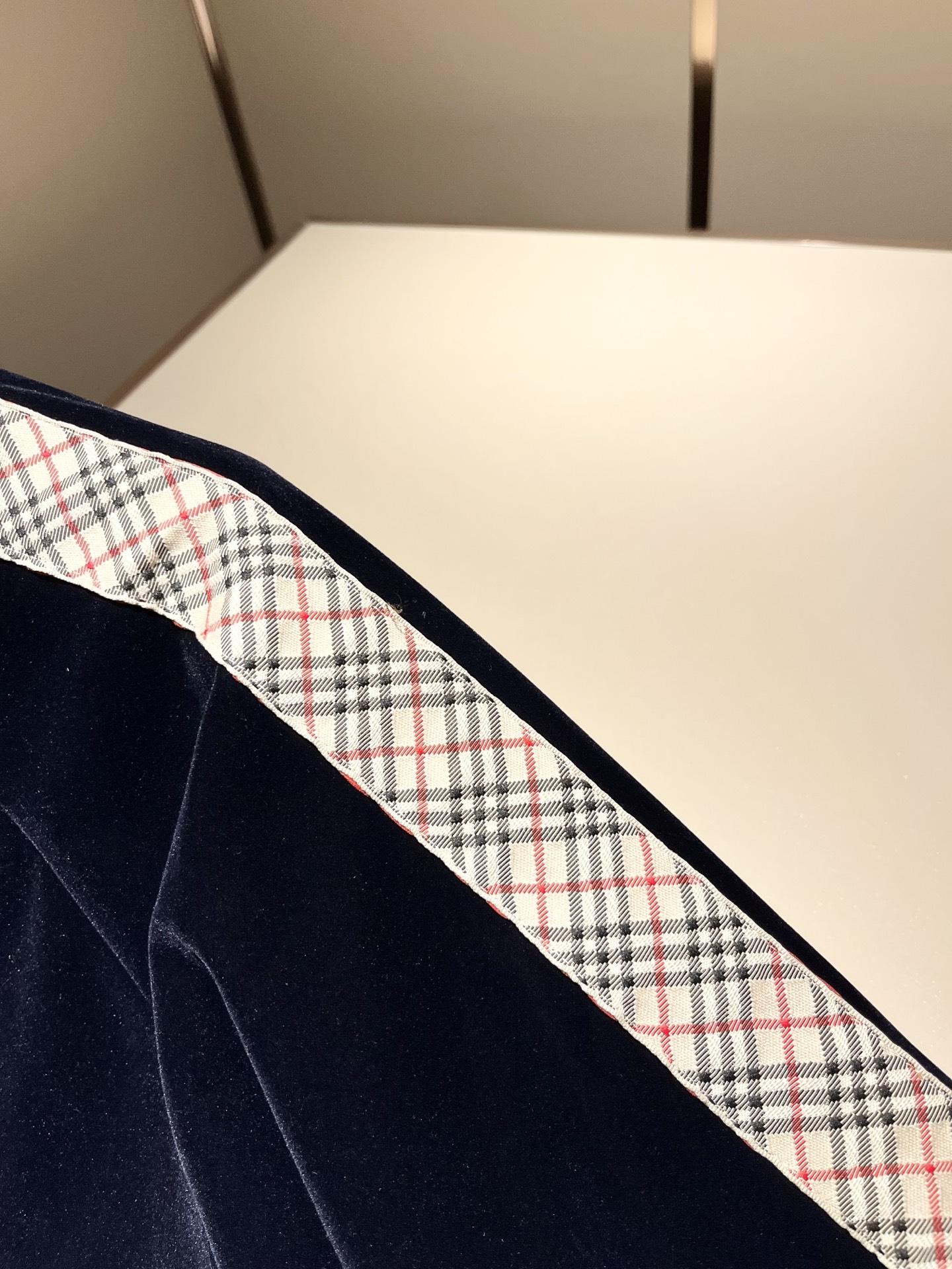 Bur*erry 巴*莉 2025秋冬新款男士休闲套装，品牌最新设计元素！既不单调也不复杂，好处的展现品