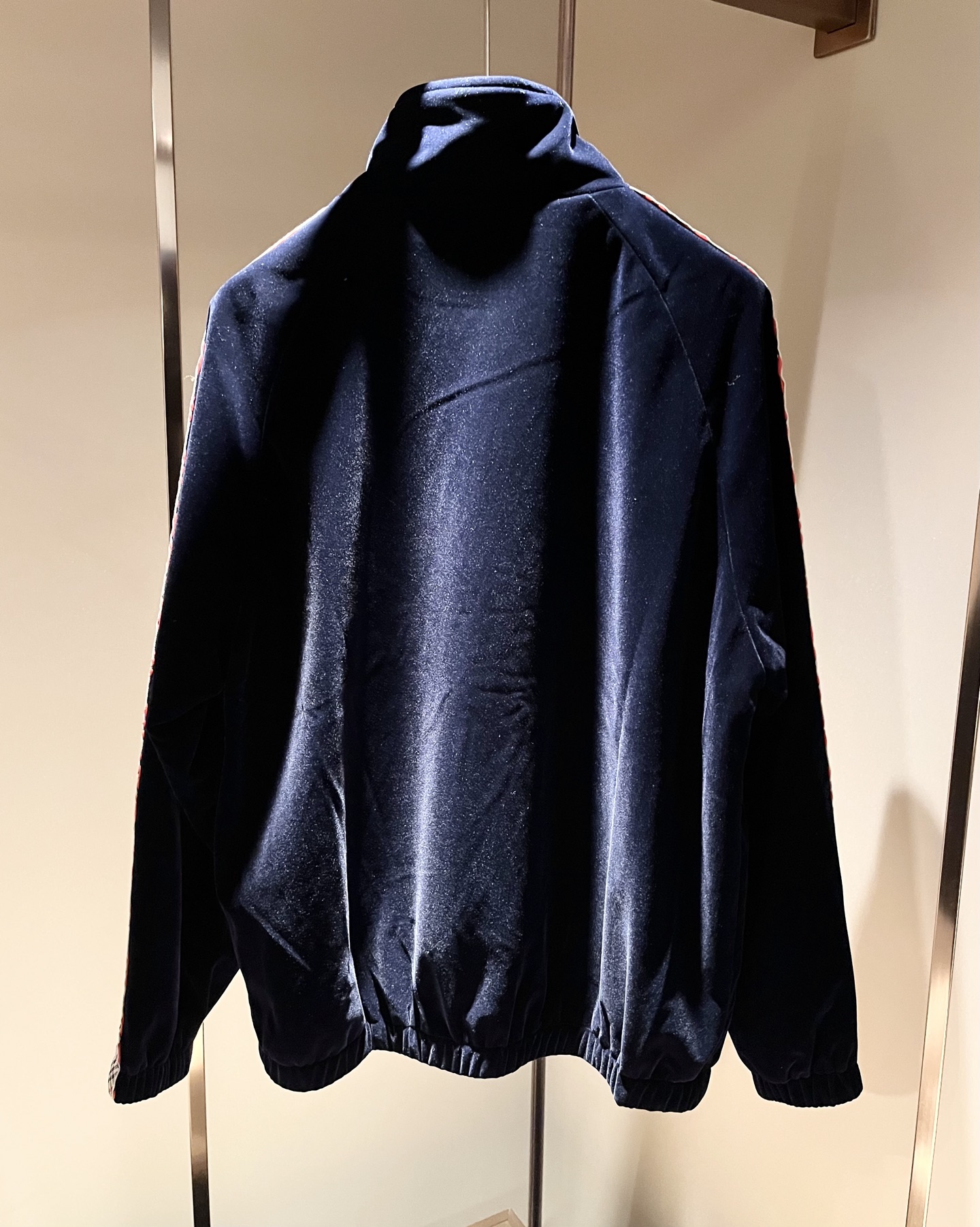 Bur*erry 巴*莉 2025秋冬新款男士休闲套装，品牌最新设计元素！既不单调也不复杂，好处的展现品