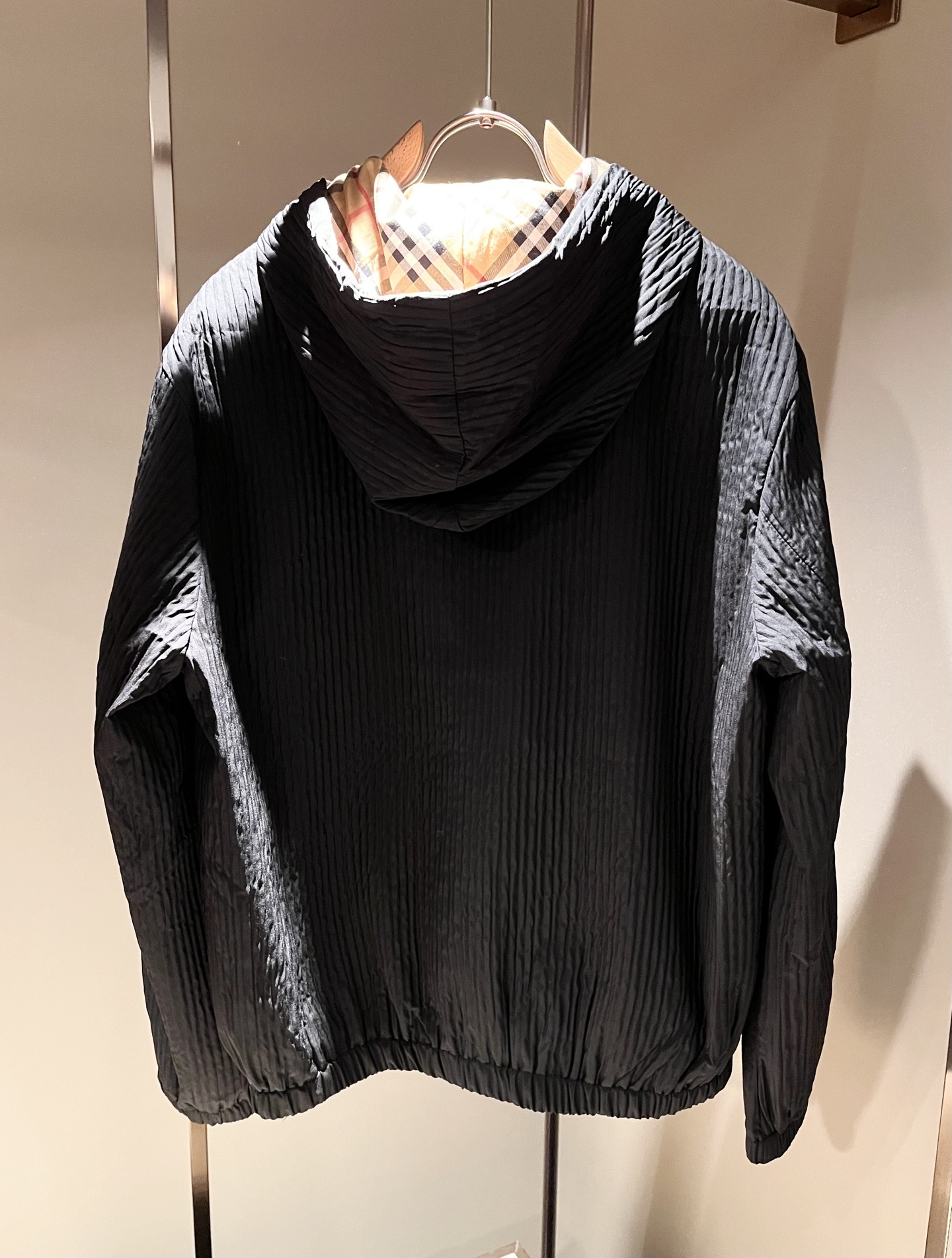 Bur*erry 巴*莉 2025秋冬新款男士休闲套装，品牌最新设计元素！既不单调也不复杂，好处的展现品