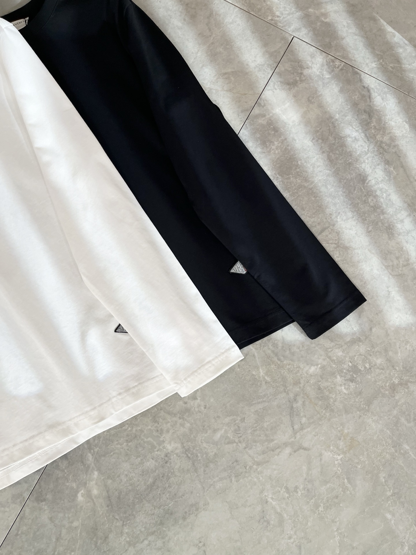 BottegaVene*a宝*嘉 2025秋冬新款男士打底衫，这是今年目前为止最牛批的一款纯色高品质面料