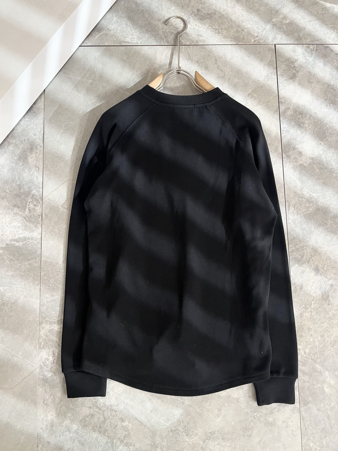 PRAD*A普*达2025秋冬新款男士长袖打底衫，最新款全网独家首上！！~既经典有时尚百搭，谁不爱啊，将