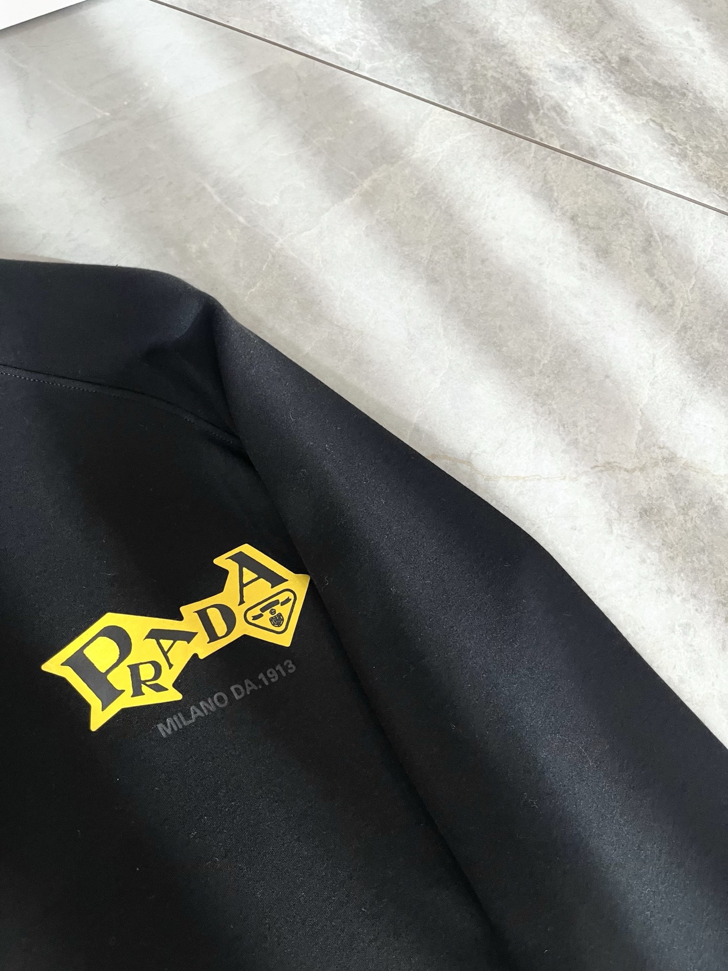 PRAD*A普*达2025秋冬新款男士长袖打底衫，最新款全网独家首上！！~既经典有时尚百搭，谁不爱啊，将