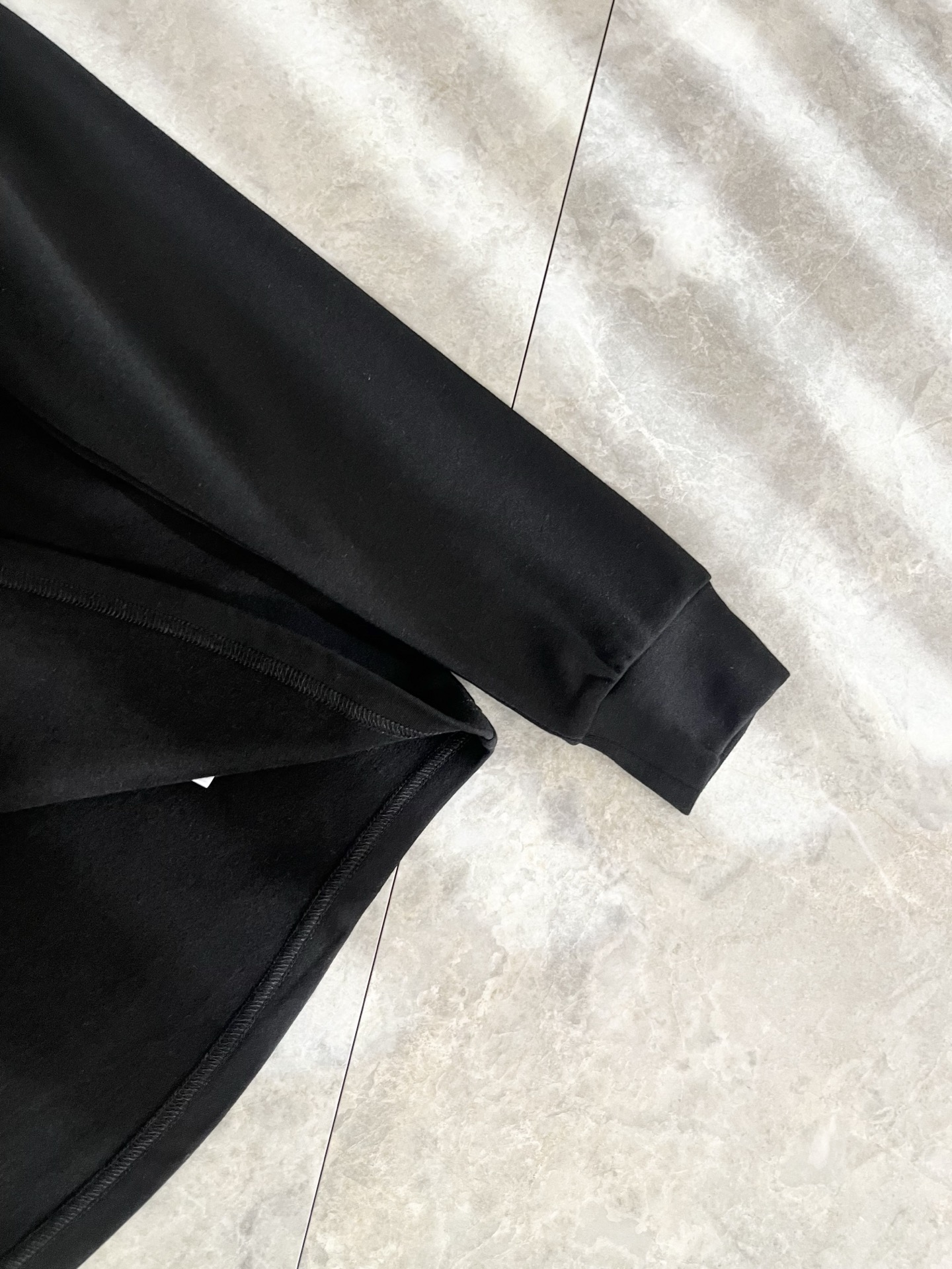 PRAD*A普*达2025秋冬新款男士长袖打底衫，最新款全网独家首上！！~既经典有时尚百搭，谁不爱啊，将