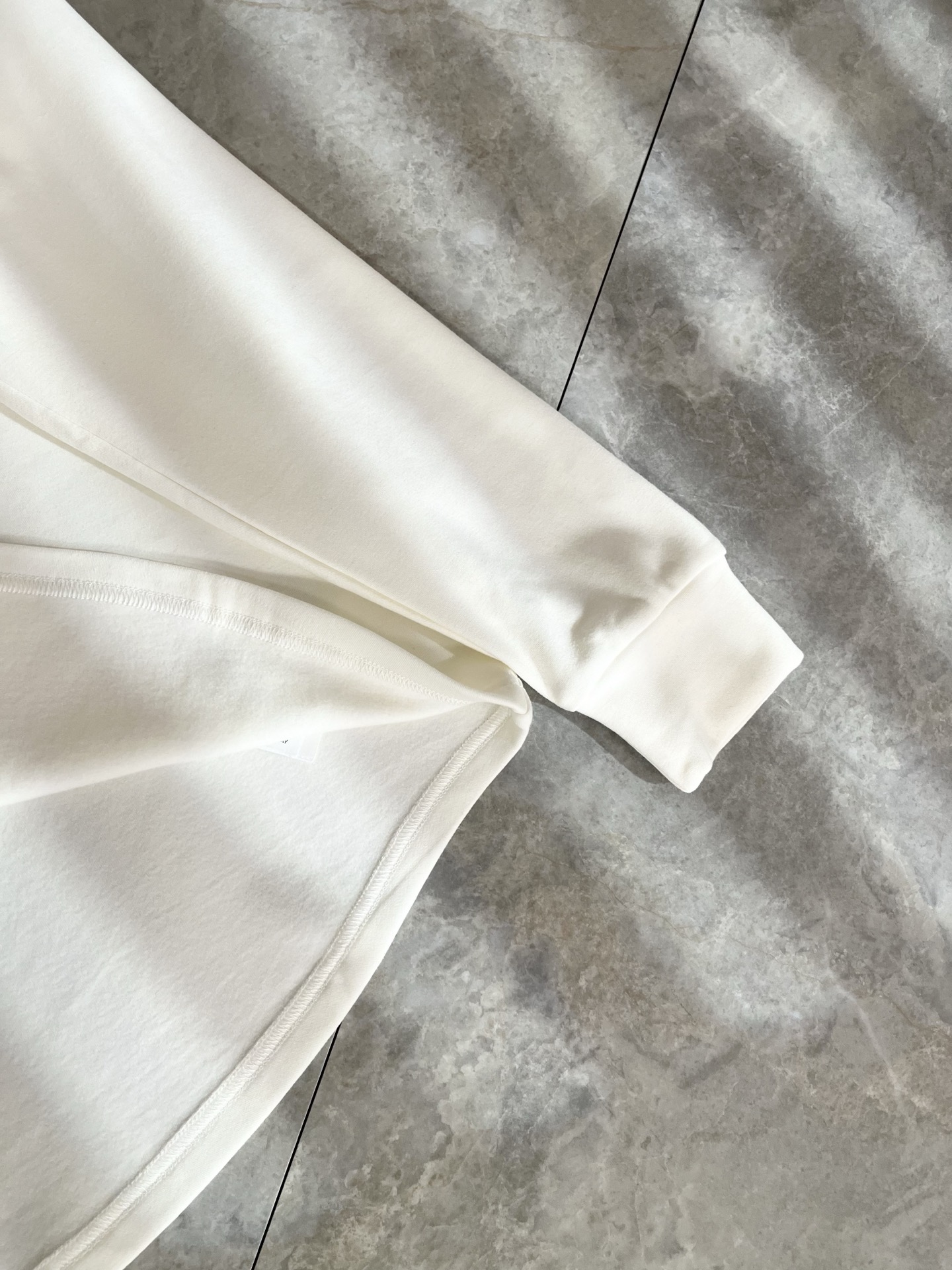 PRAD*A普*达2025秋冬新款男士长袖打底衫，最新款全网独家首上！！~既经典有时尚百搭，谁不爱啊，将