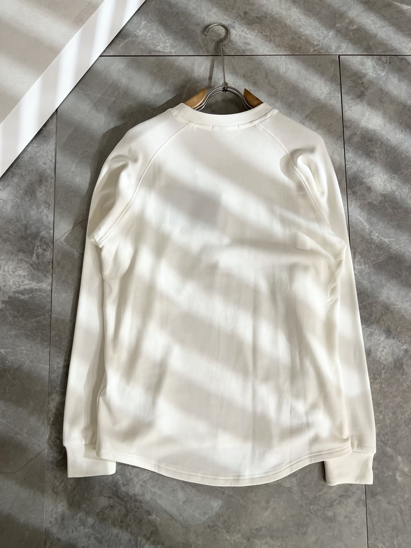 PRAD*A普*达2025秋冬新款男士长袖打底衫，最新款全网独家首上！！~既经典有时尚百搭，谁不爱啊，将