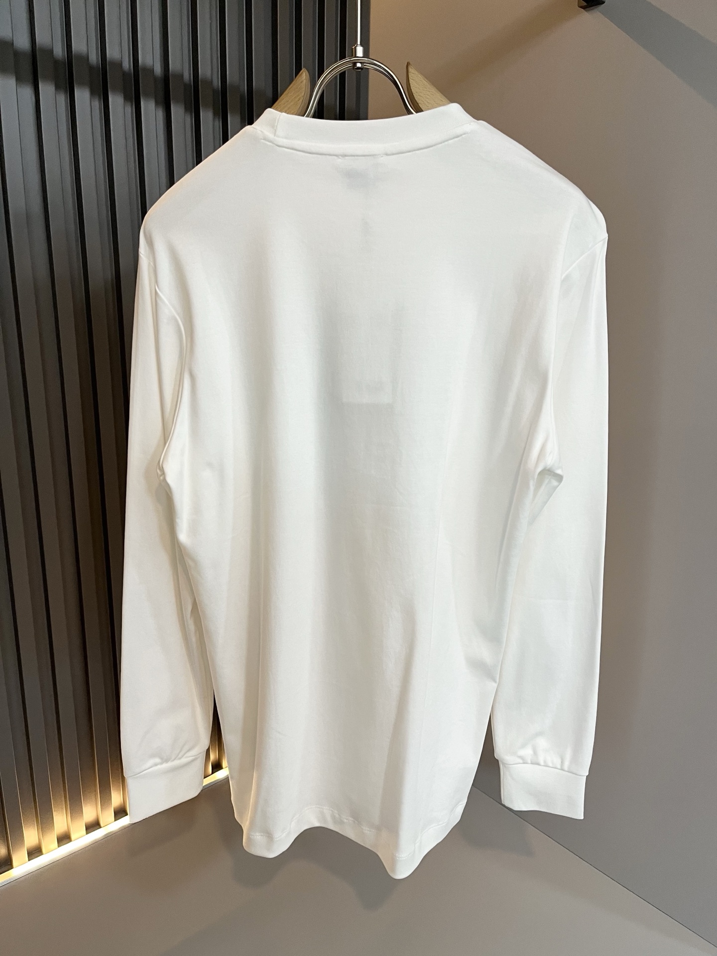 Bur*erry 巴*莉 2025秋冬新款男士长袖打底，品牌最新设计元素！既不单调也不复杂,恰到好处的展