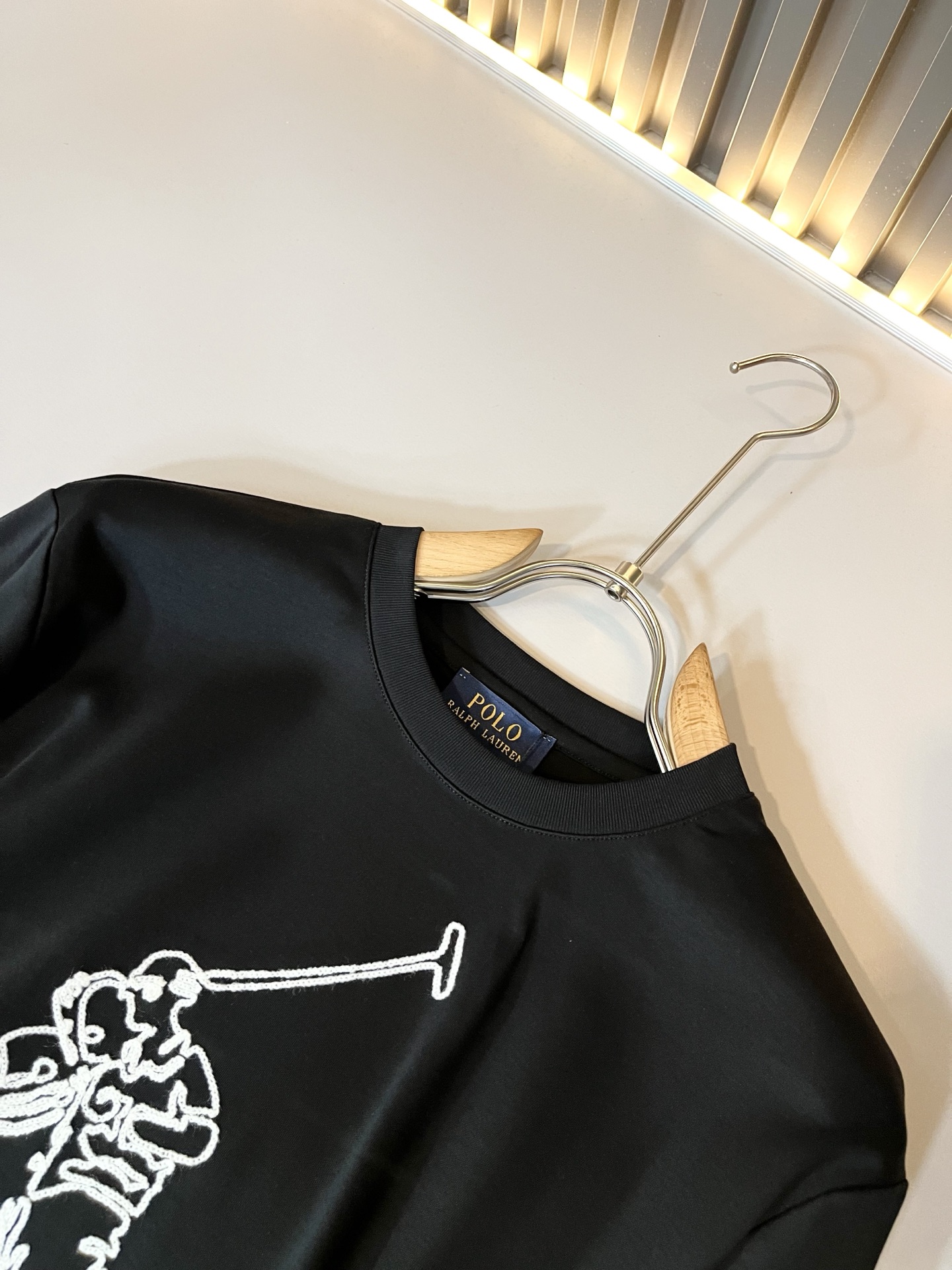 保罗POLOSPORT 2025秋冬新款男士长袖打底衫，简约纯色时尚款不乏有许多设计大咖们都对于纯色都有