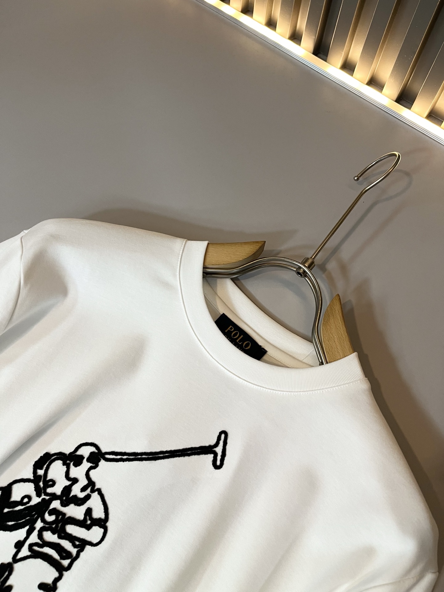 保罗POLOSPORT 2025秋冬新款男士长袖打底衫，简约纯色时尚款不乏有许多设计大咖们都对于纯色都有