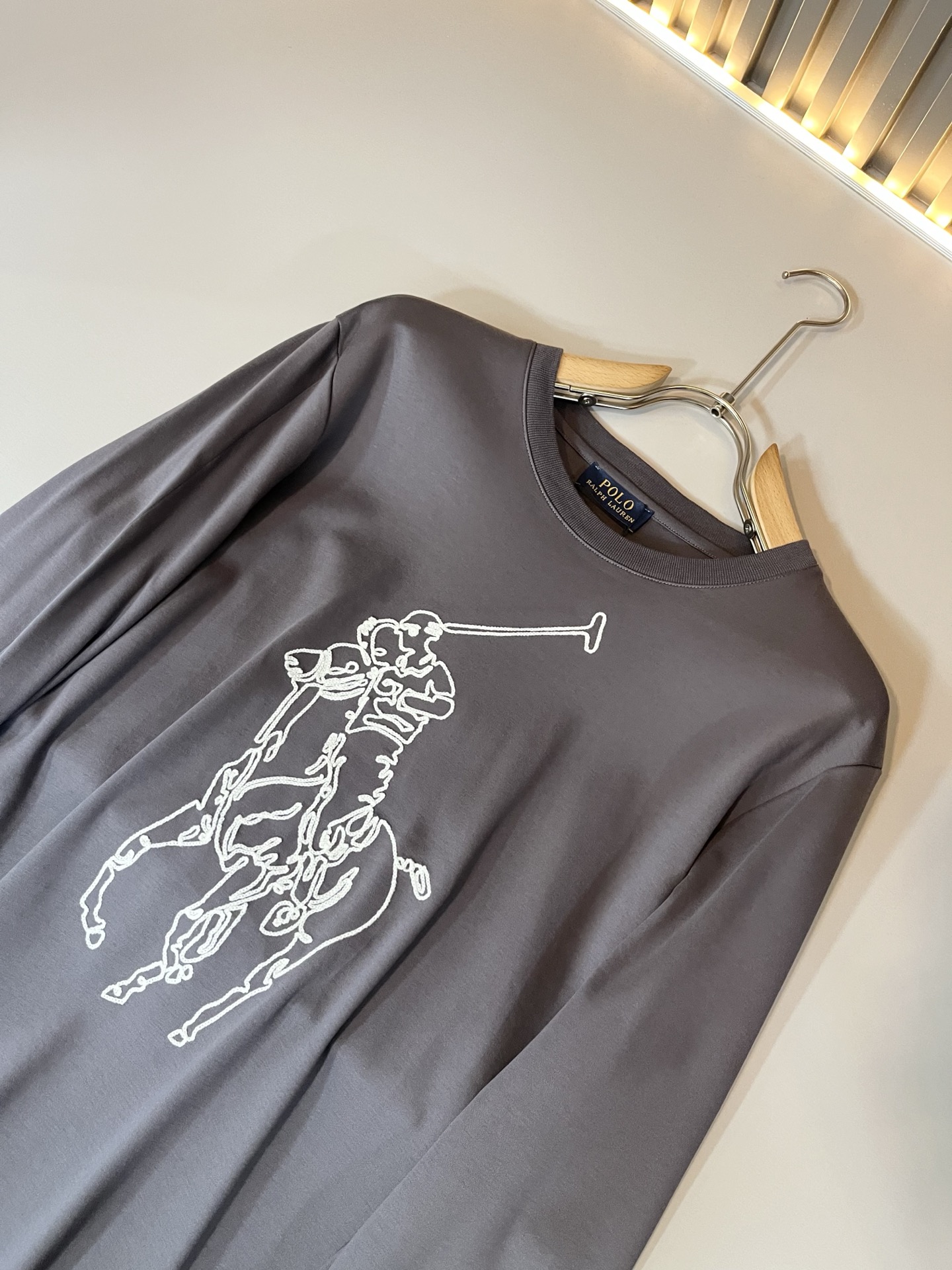 保罗POLOSPORT 2025秋冬新款男士长袖打底衫，简约纯色时尚款不乏有许多设计大咖们都对于纯色都有