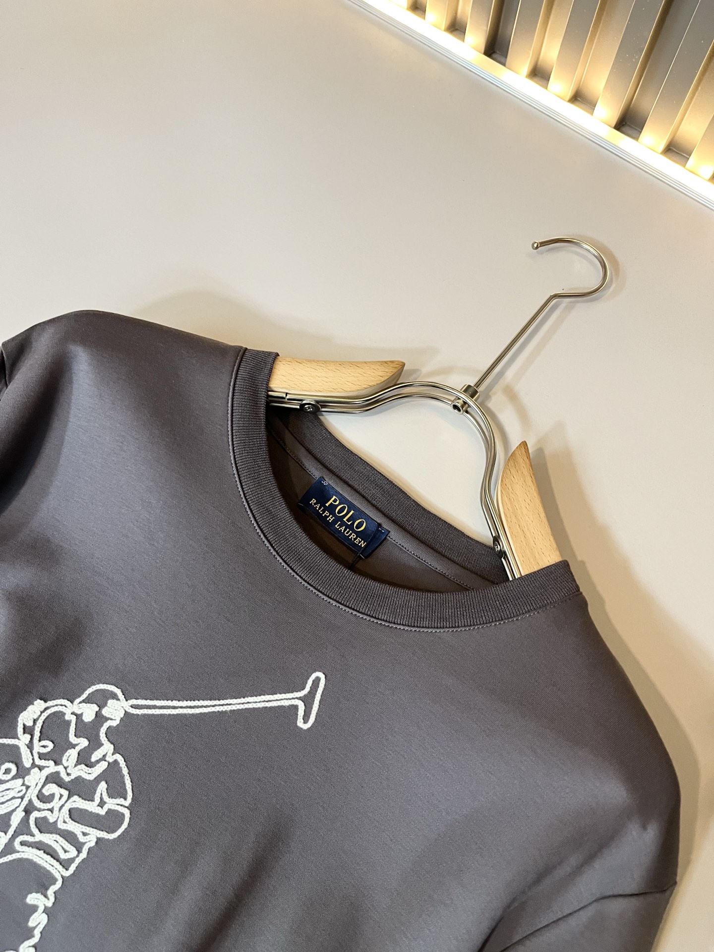 保罗POLOSPORT 2025秋冬新款男士长袖打底衫，简约纯色时尚款不乏有许多设计大咖们都对于纯色都有