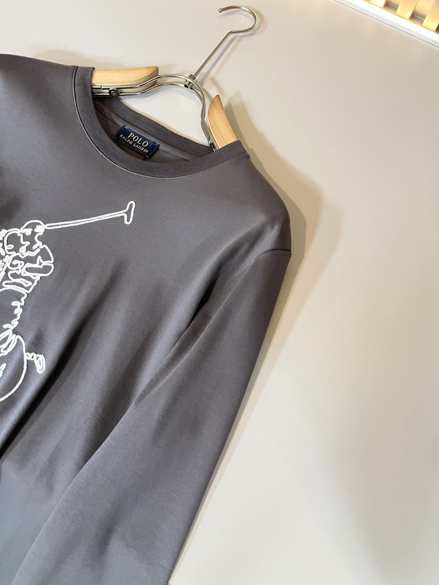 保罗POLOSPORT 2025秋冬新款男士长袖打底衫，简约纯色时尚款不乏有许多设计大咖们都对于纯色都有