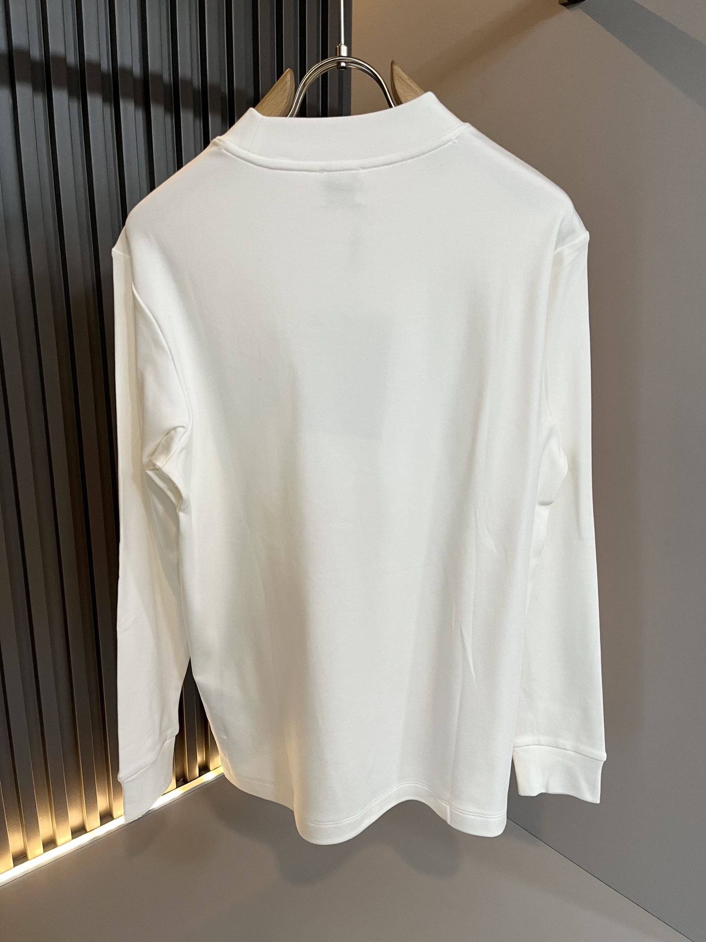 Bur*erry 巴*莉 2025秋冬新款男士长袖打底，品牌最新设计元素！既不单调也不复杂,恰到好处的展