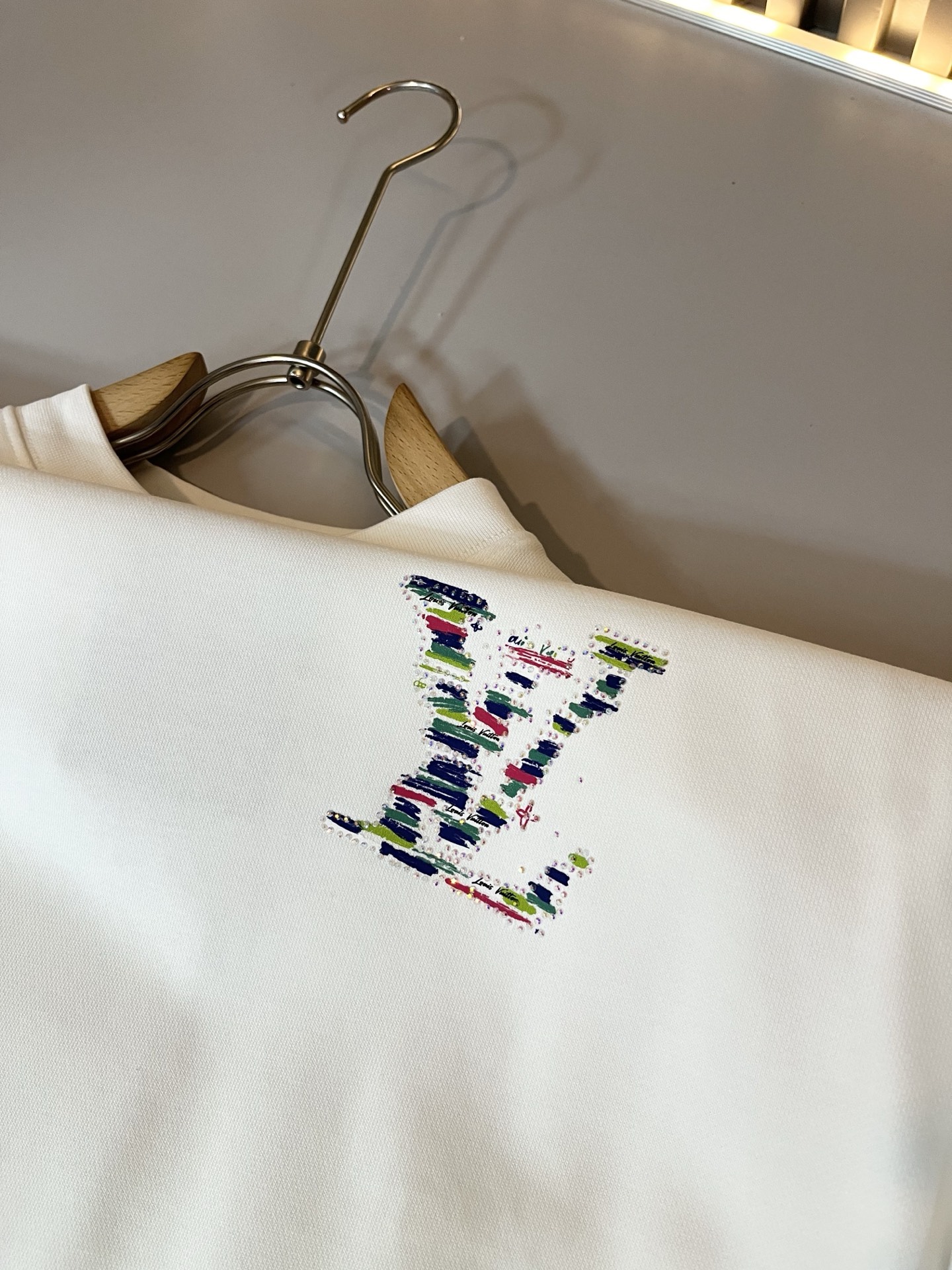 LouisVuitt*路易*登 2025卫衣全新系列单品上线，非常时髦前卫的一款男女同款卫衣，标识log