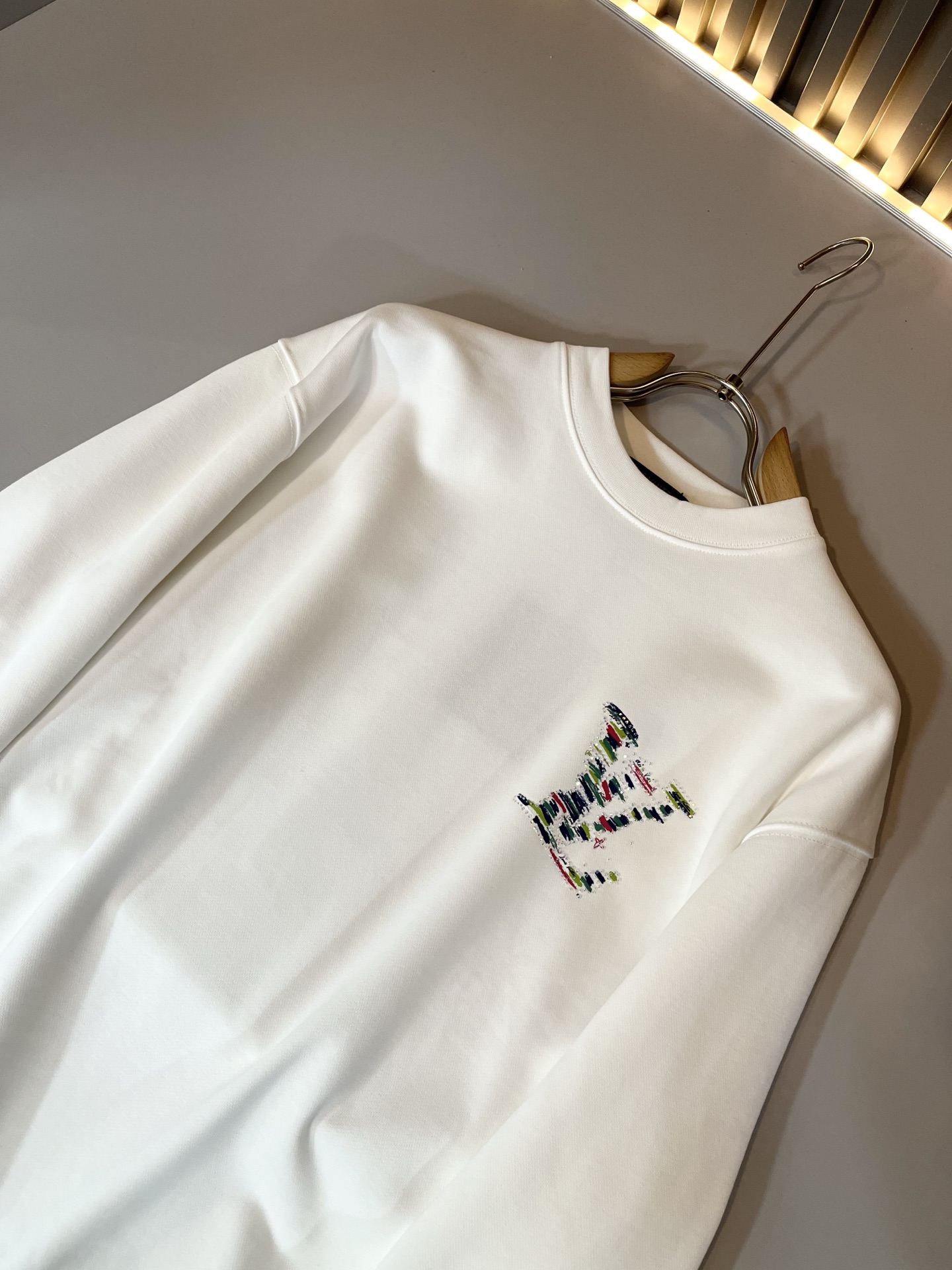 LouisVuitt*路易*登 2025卫衣全新系列单品上线，非常时髦前卫的一款男女同款卫衣，标识log