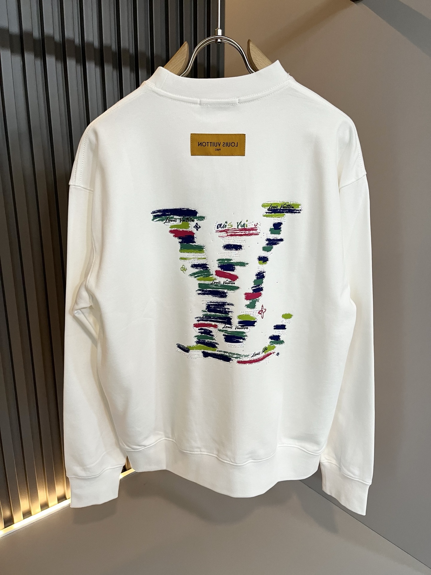 LouisVuitt*路易*登 2025卫衣全新系列单品上线，非常时髦前卫的一款男女同款卫衣，标识log