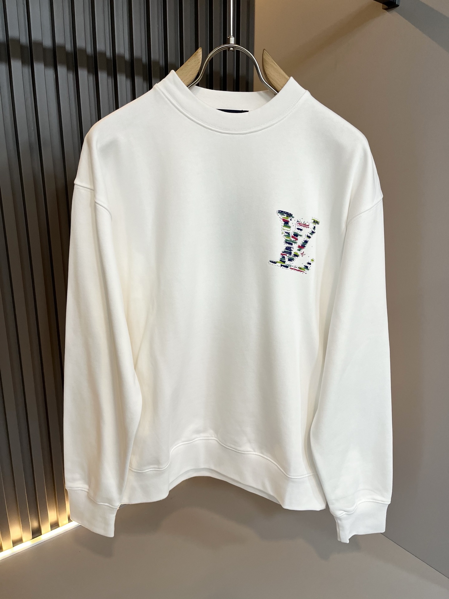 LouisVuitt*路易*登 2025卫衣全新系列单品上线，非常时髦前卫的一款男女同款卫衣，标识log