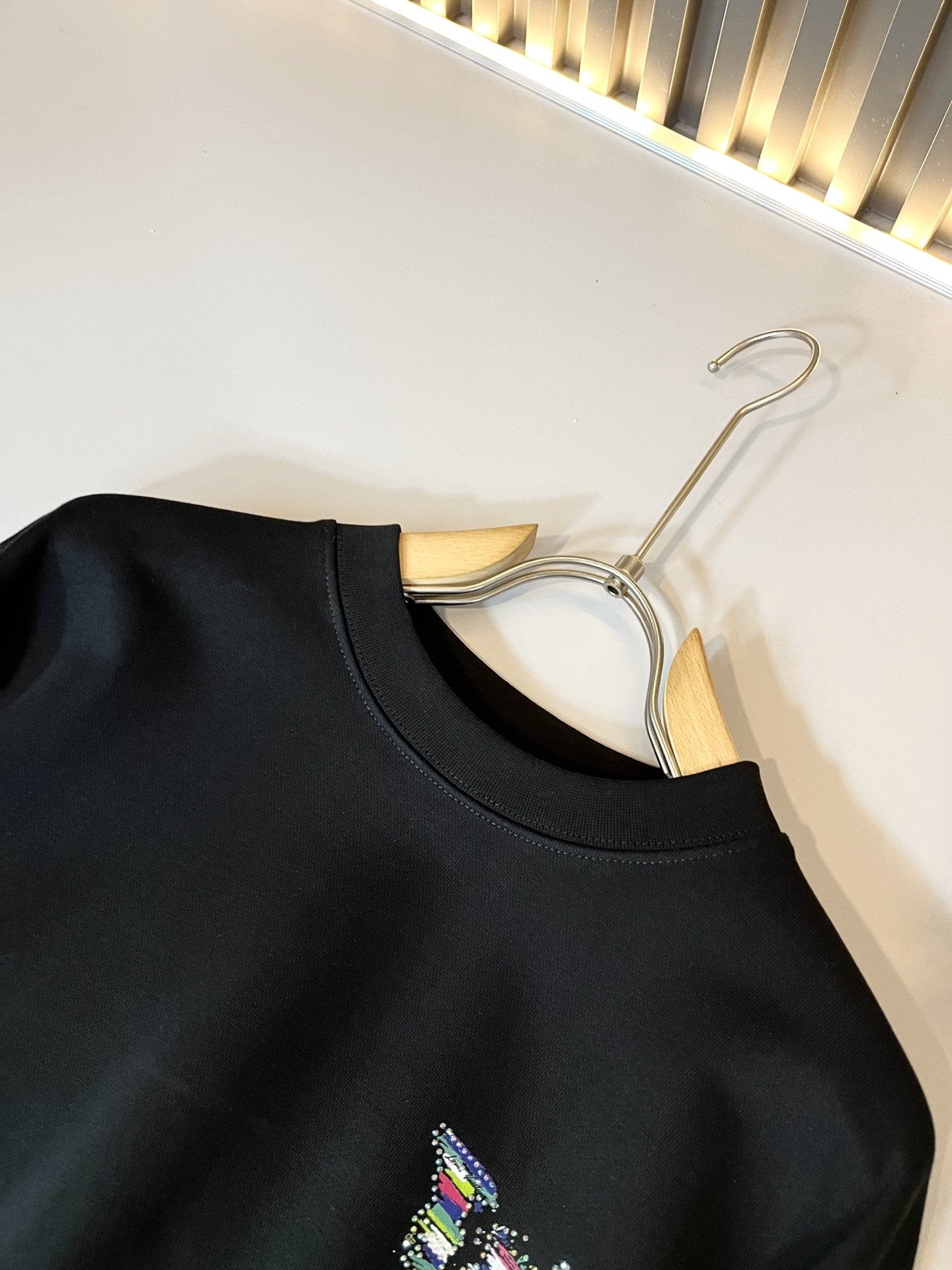 LouisVuitt*路易*登 2025卫衣全新系列单品上线，非常时髦前卫的一款男女同款卫衣，标识log