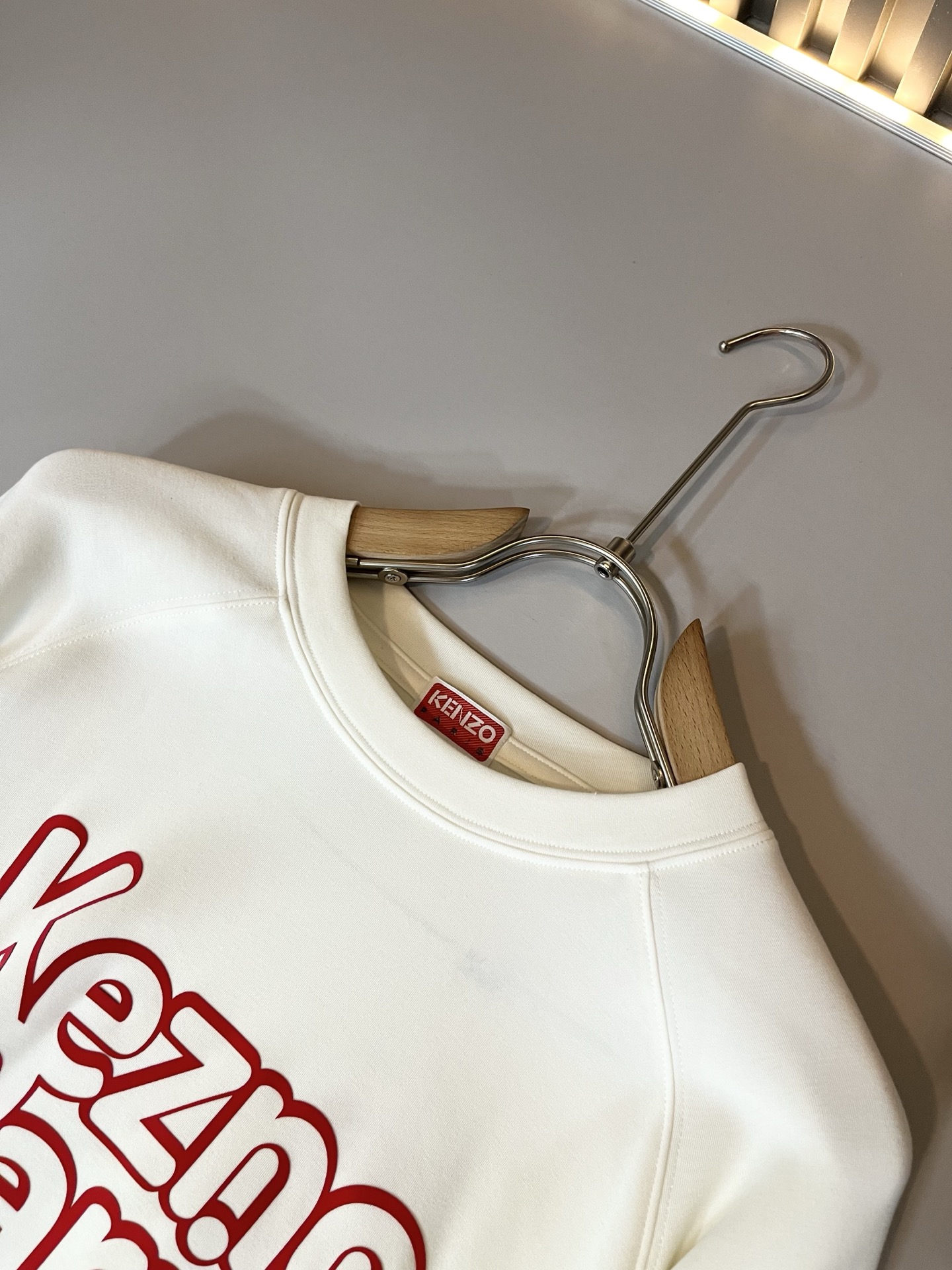 KENZ*高田*三 2025秋冬新品男女同款👫打底T恤，传承经典著作改良后的新品更加的具有立体感官，胸前