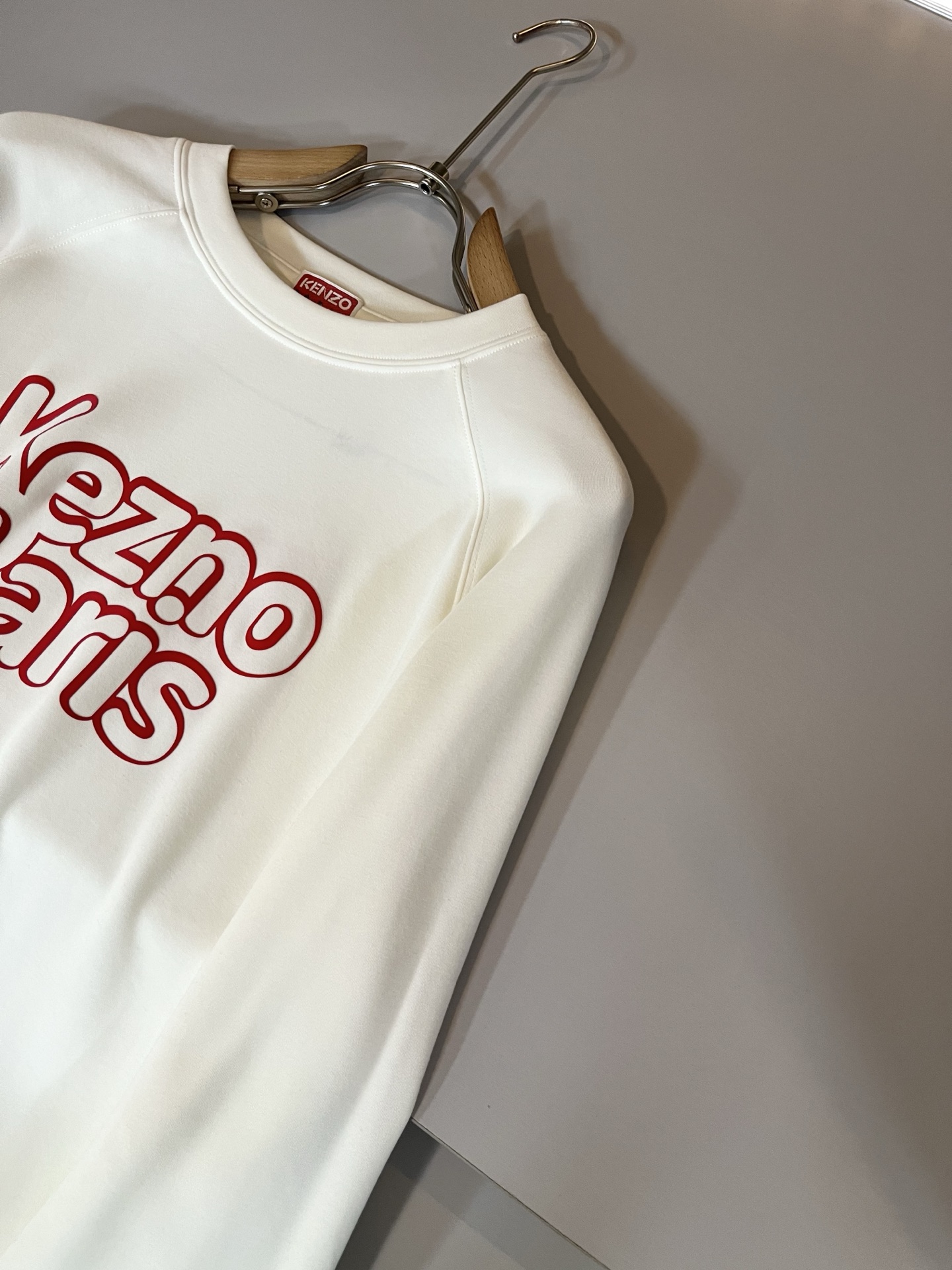 KENZ*高田*三 2025秋冬新品男女同款👫打底T恤，传承经典著作改良后的新品更加的具有立体感官，胸前