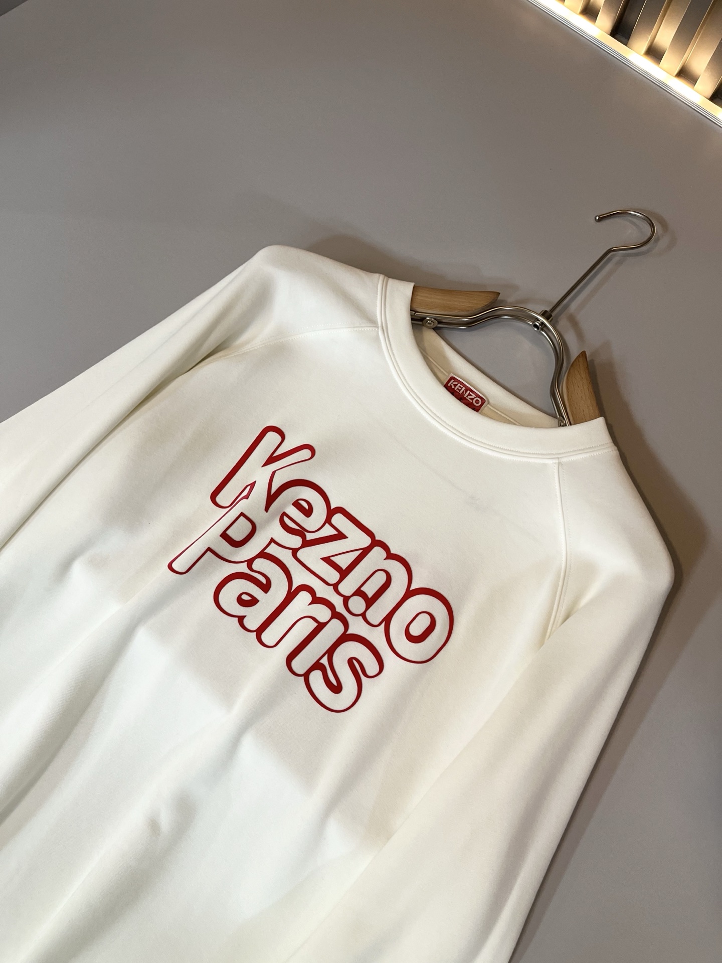 KENZ*高田*三 2025秋冬新品男女同款👫打底T恤，传承经典著作改良后的新品更加的具有立体感官，胸前