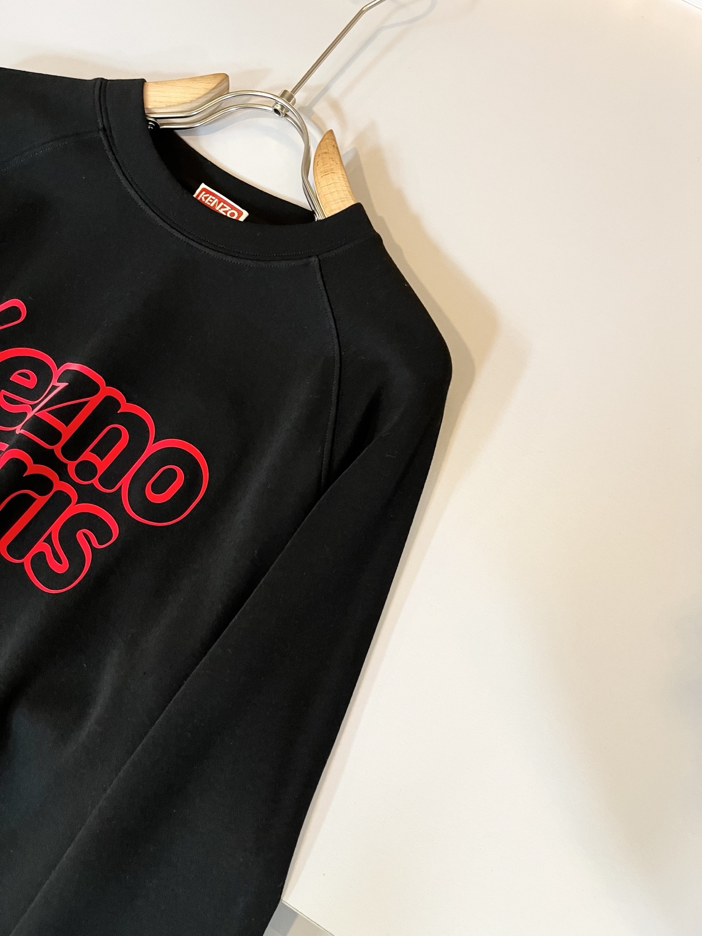 KENZ*高田*三 2025秋冬新品男女同款👫打底T恤，传承经典著作改良后的新品更加的具有立体感官，胸前