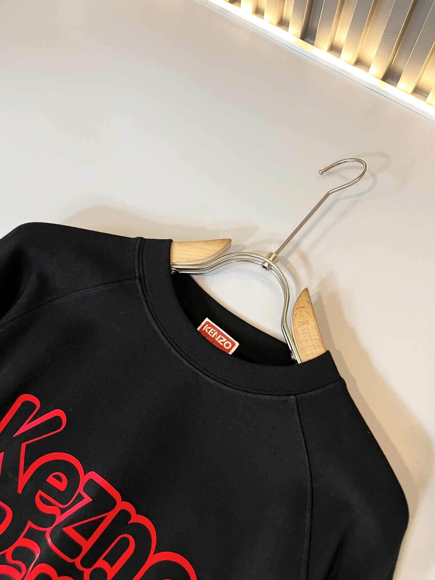 KENZ*高田*三 2025秋冬新品男女同款👫打底T恤，传承经典著作改良后的新品更加的具有立体感官，胸前