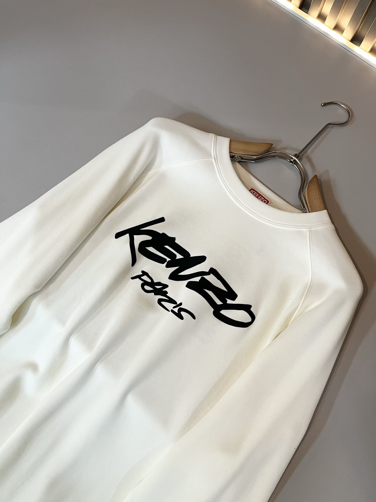 KENZ*高田*三 2025秋冬新品男女同款👫打底T恤，传承经典著作改良后的新品更加的具有立体感官，胸前