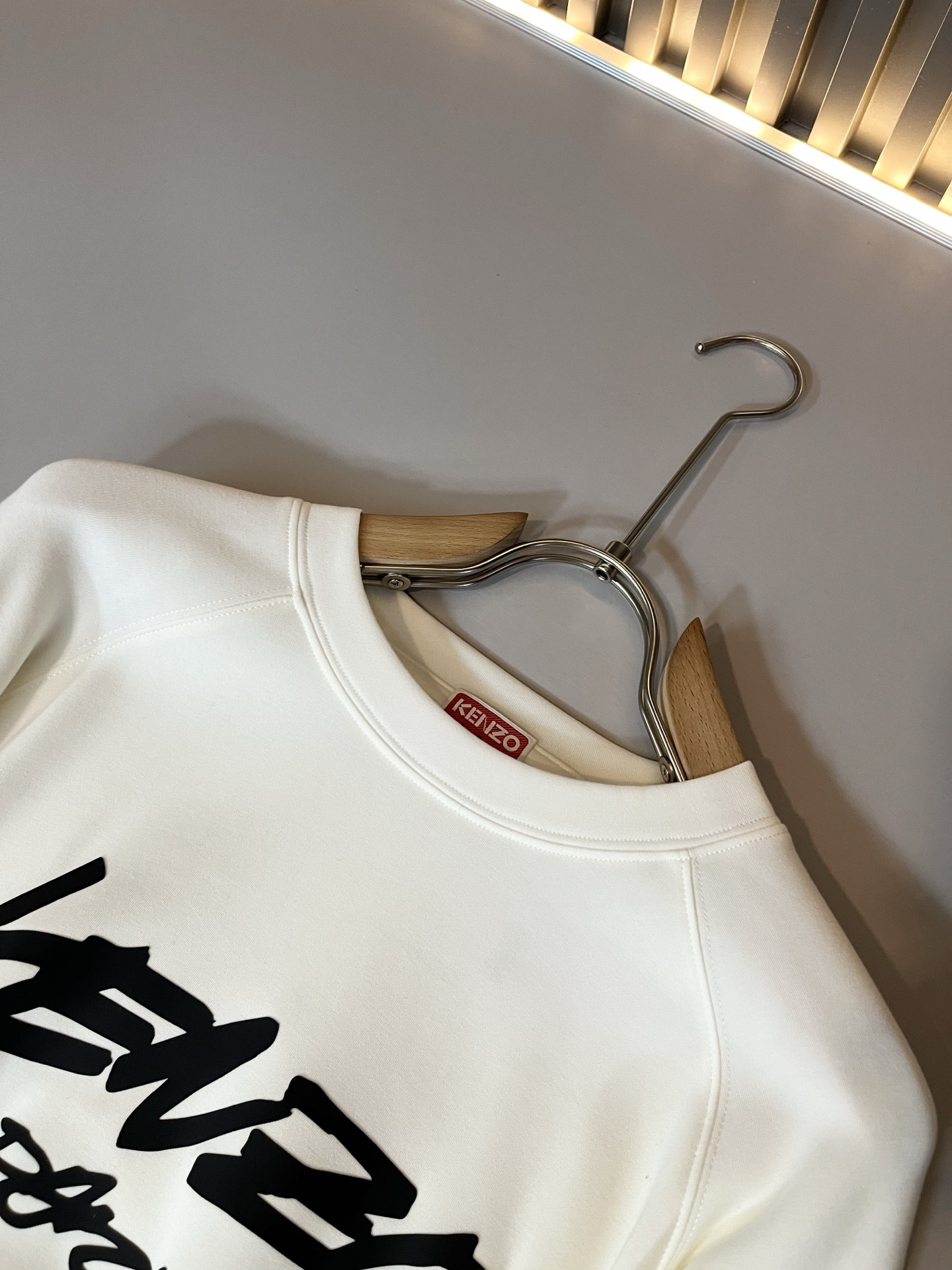 KENZ*高田*三 2025秋冬新品男女同款👫打底T恤，传承经典著作改良后的新品更加的具有立体感官，胸前