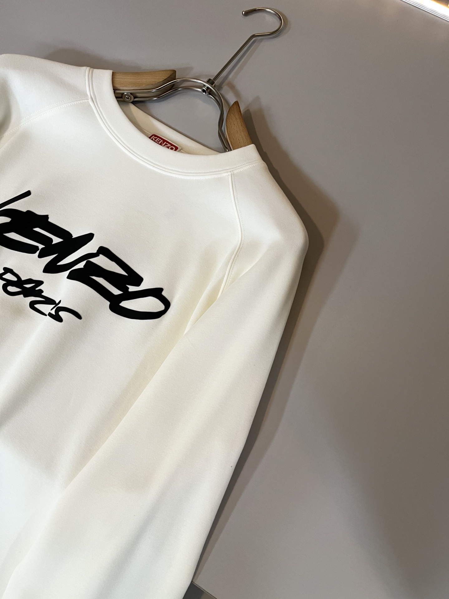 KENZ*高田*三 2025秋冬新品男女同款👫打底T恤，传承经典著作改良后的新品更加的具有立体感官，胸前