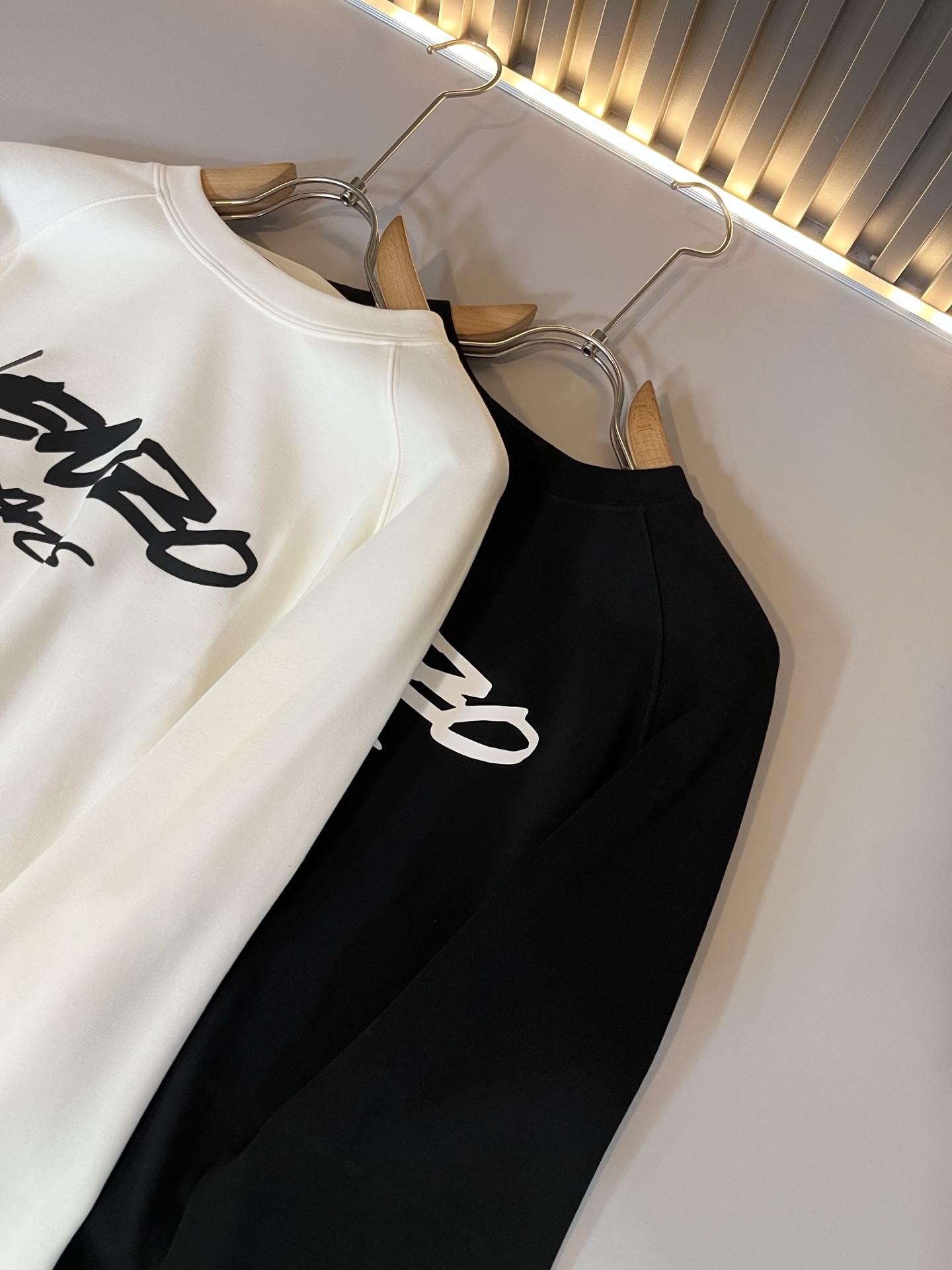 KENZ*高田*三 2025秋冬新品男女同款👫打底T恤，传承经典著作改良后的新品更加的具有立体感官，胸前