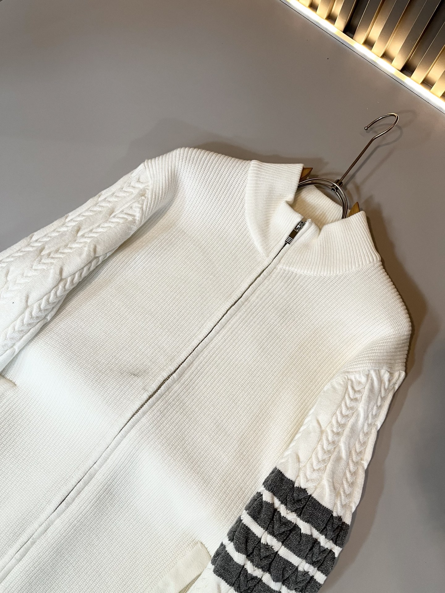 ThomBrow*e汤姆*朗2025秋冬新款男女同款👫拉链针织羊毛开衫，今年的专柜新品，男女同款👫超软羊