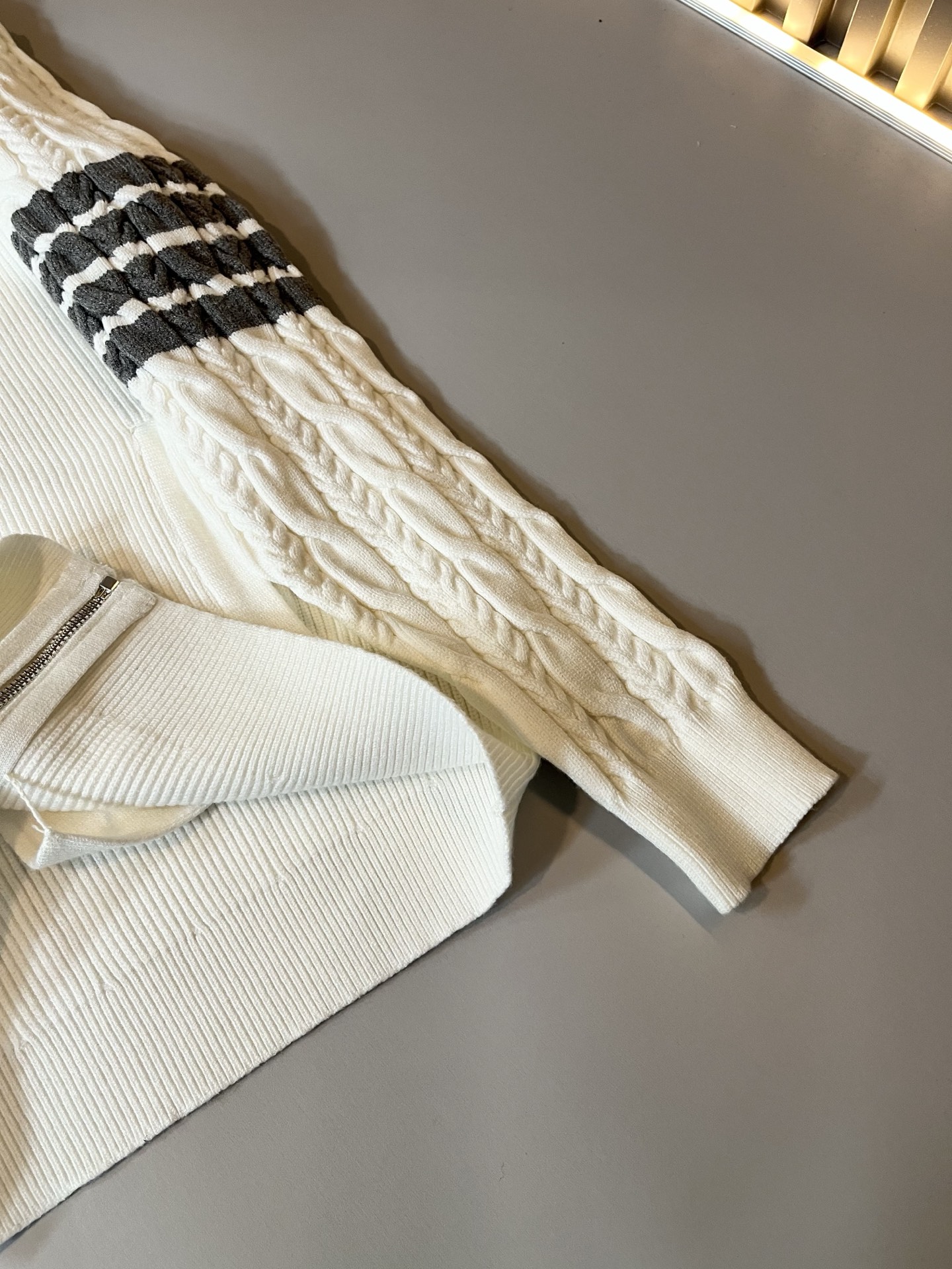 ThomBrow*e汤姆*朗2025秋冬新款男女同款👫拉链针织羊毛开衫，今年的专柜新品，男女同款👫超软羊