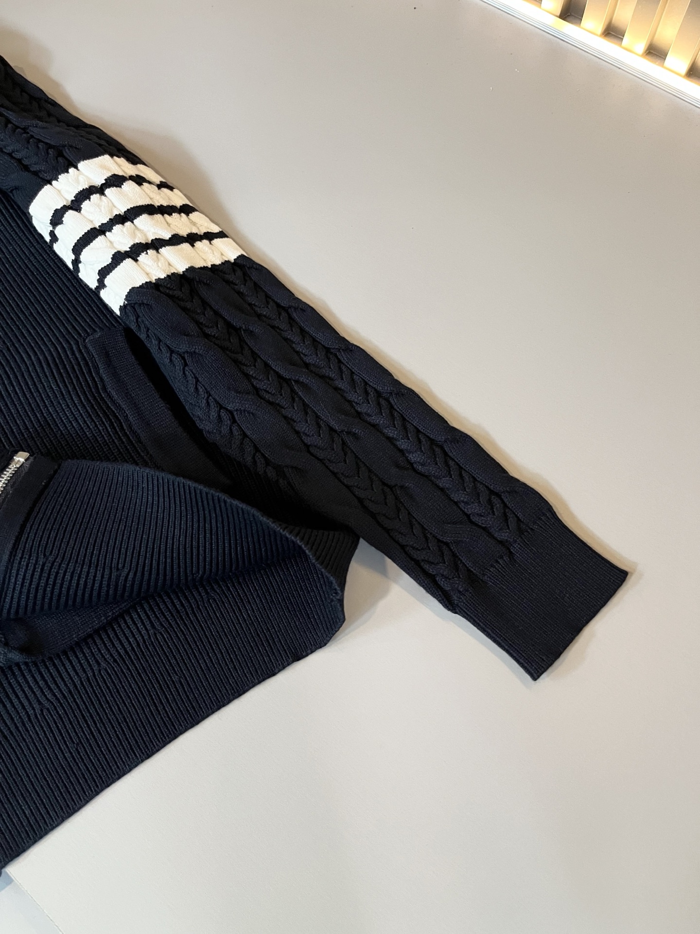 ThomBrow*e汤姆*朗2025秋冬新款男女同款👫拉链针织羊毛开衫，今年的专柜新品，男女同款👫超软羊