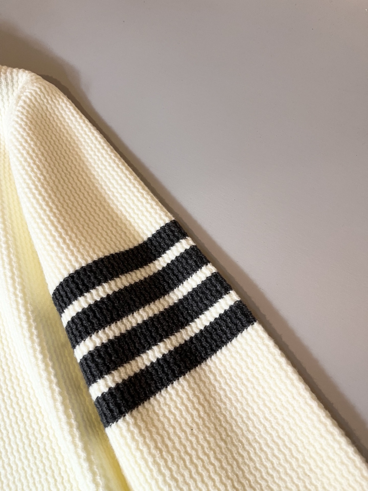 ThomBrow*e汤姆*朗2025秋冬新款男女同款👫针织羊毛衫，今年的专柜新品，男女同款👫超软羊毛面料