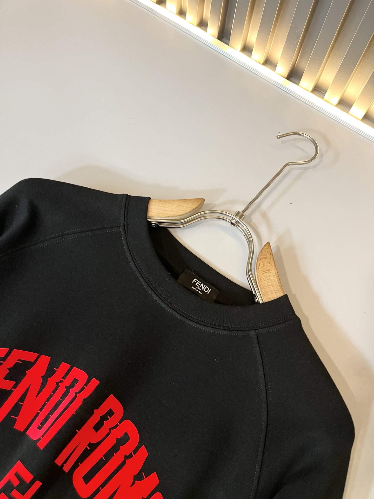 FEN*I 芬*迪2025秋冬新款FD家族FF男女同款👫打底衫，男女同款👫百搭极简短袖。意大利原厂订单，