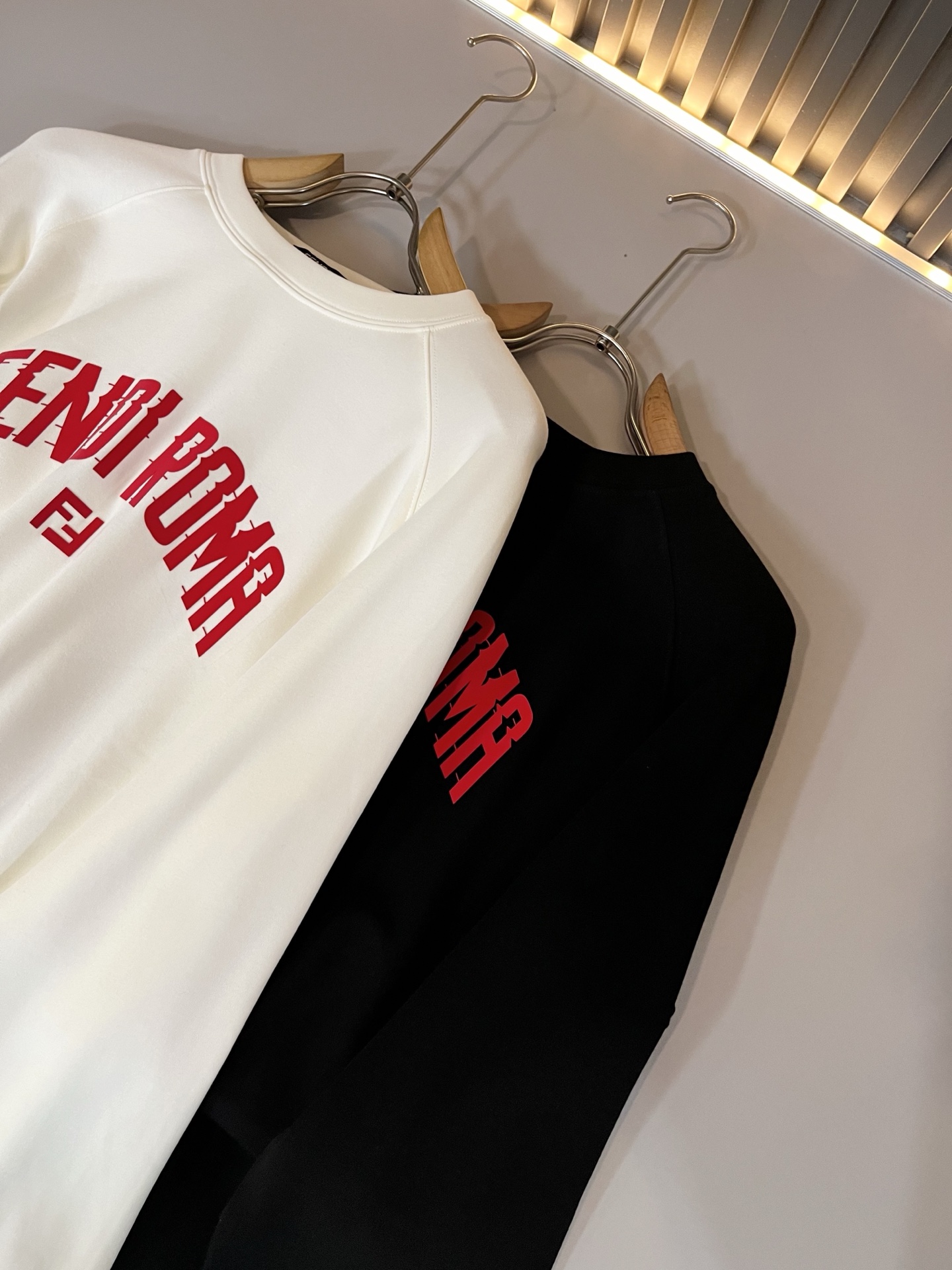 FEN*I 芬*迪2025秋冬新款FD家族FF男女同款👫打底衫，男女同款👫百搭极简短袖。意大利原厂订单，