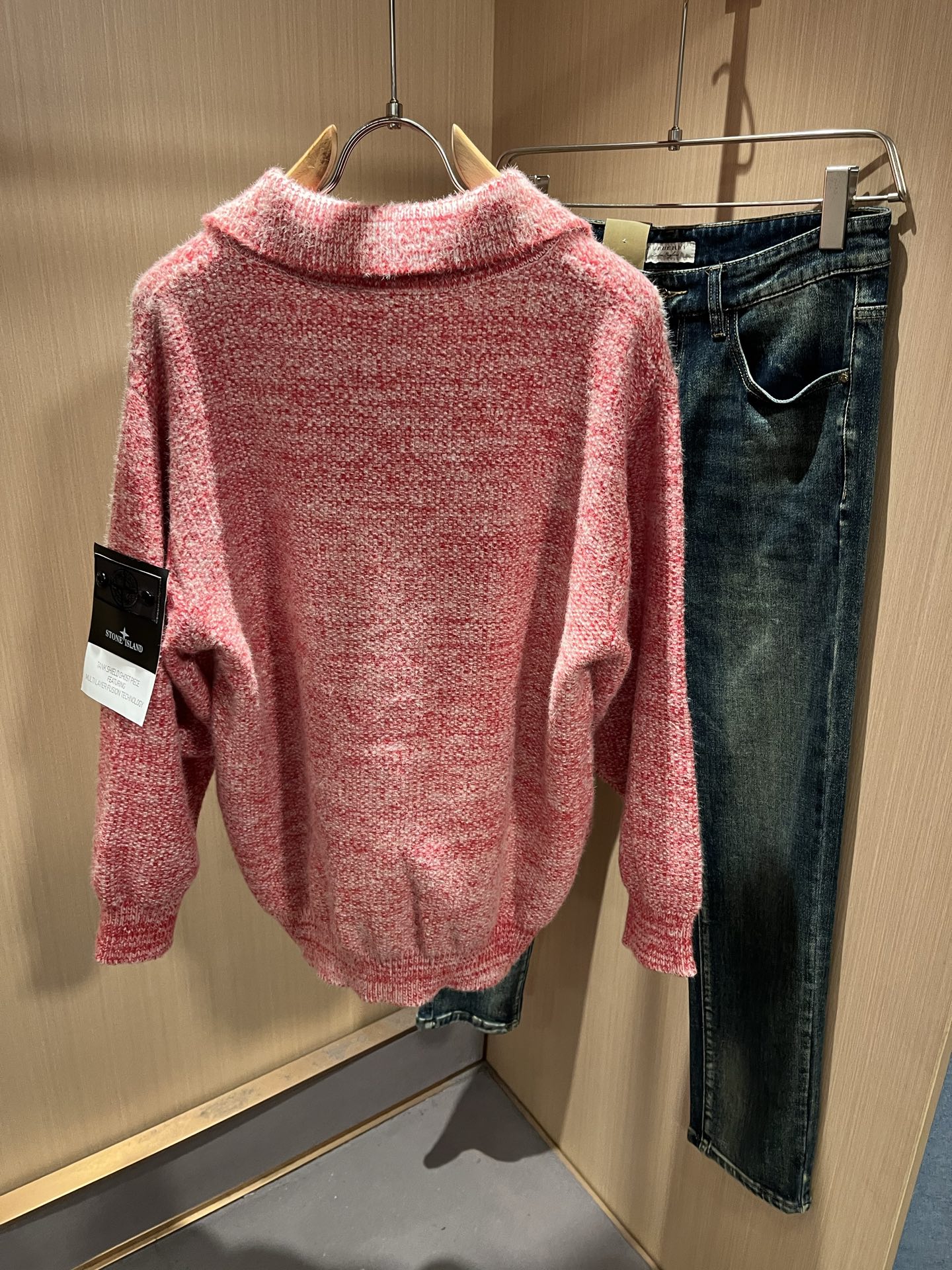 StoneIsland 石头岛2025秋冬新款男女同款👫羊毛衫，品牌最新设计元素！既不单调也不复杂,恰到