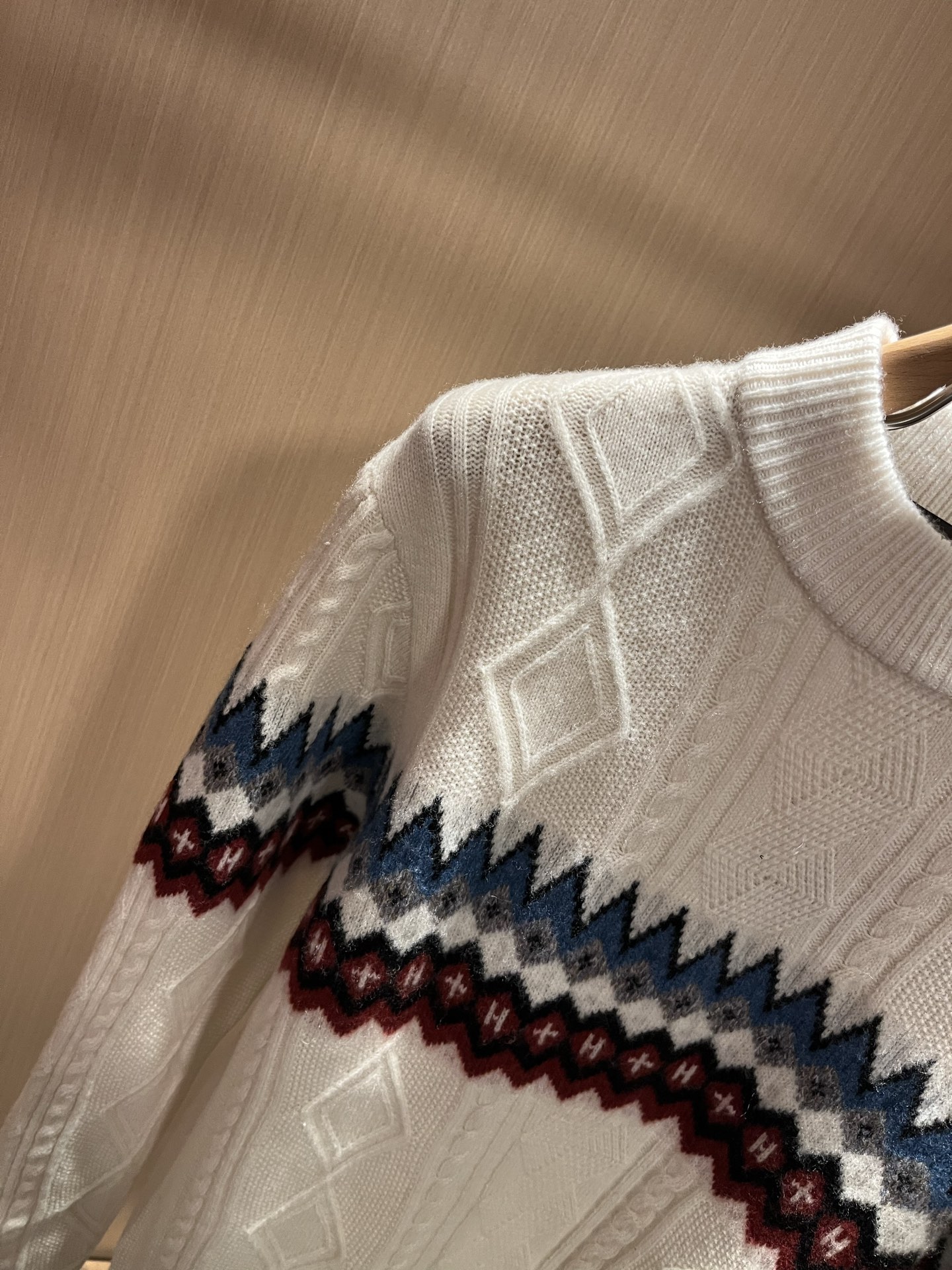 Loro Piana诺悠翩雅 2025秋冬男士最新的贸易订单针织羊毛衫，全品相！！上身舒适透气，不僵硬，