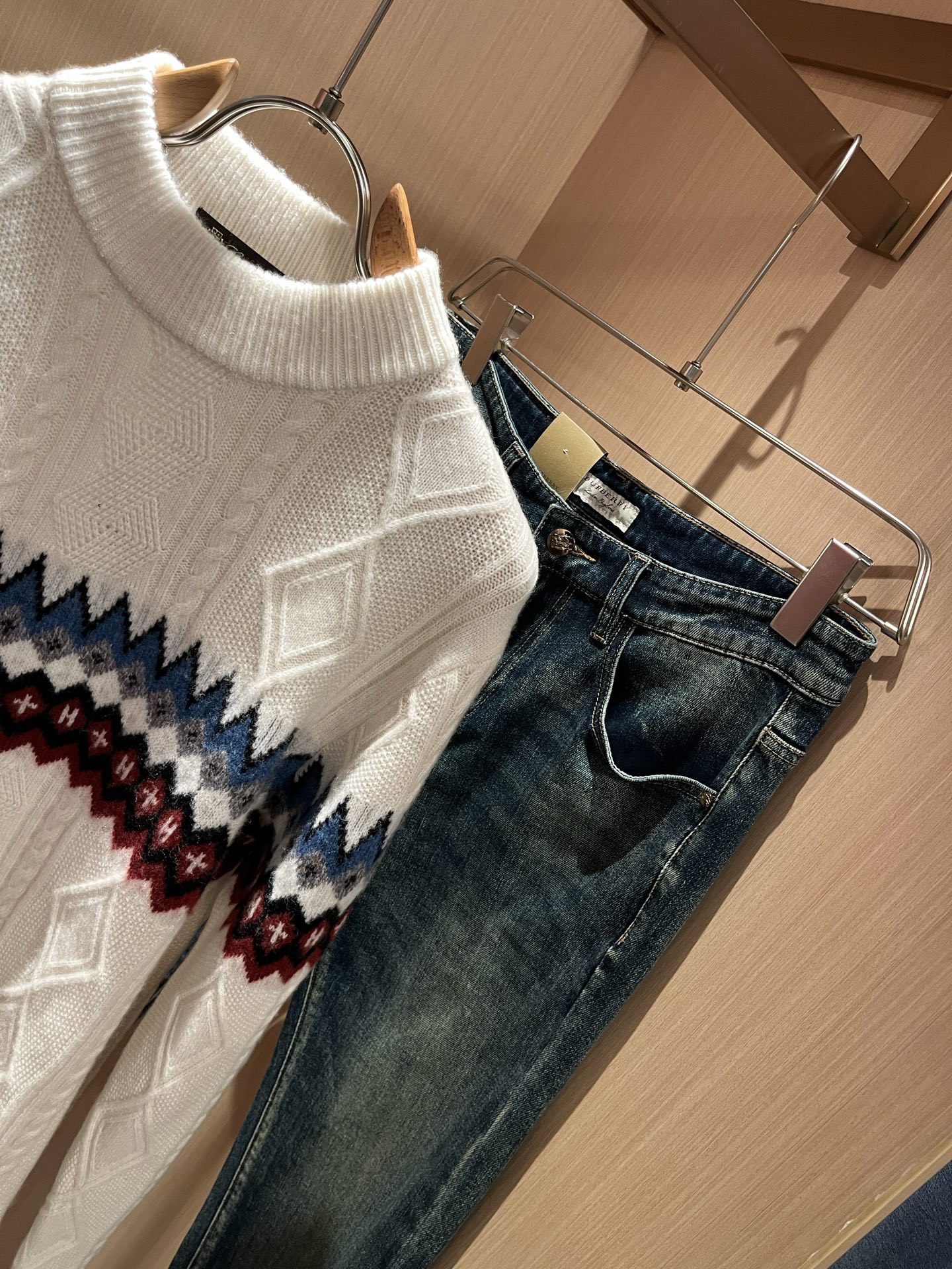 Loro Piana诺悠翩雅 2025秋冬男士最新的贸易订单针织羊毛衫，全品相！！上身舒适透气，不僵硬，