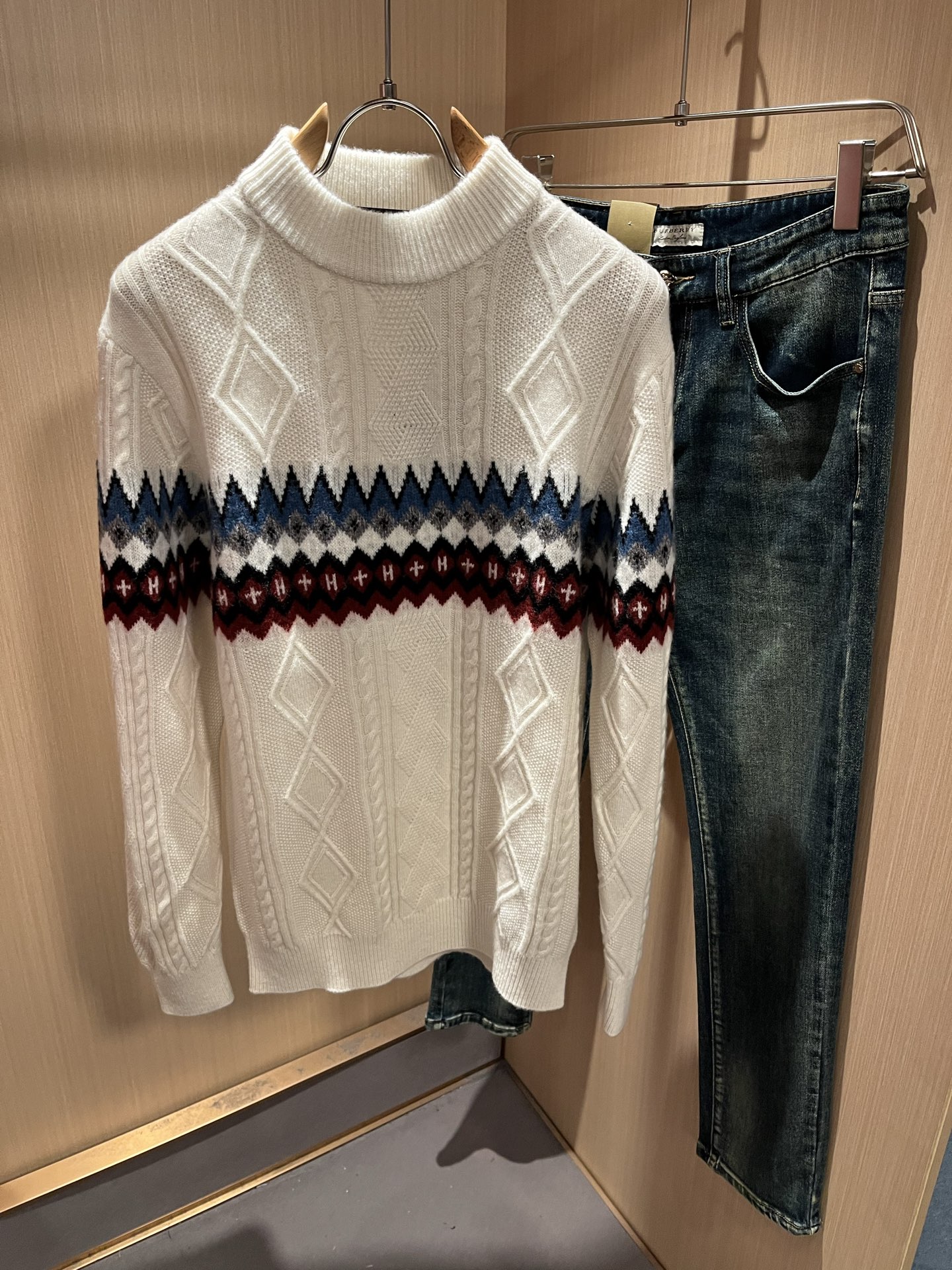 Loro Piana诺悠翩雅 2025秋冬男士最新的贸易订单针织羊毛衫，全品相！！上身舒适透气，不僵硬，