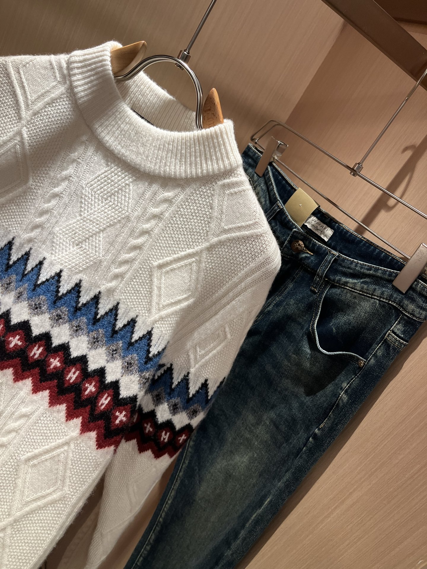 Loro Piana诺悠翩雅 2025秋冬男士最新的贸易订单针织羊毛衫，全品相！！上身舒适透气，不僵硬，