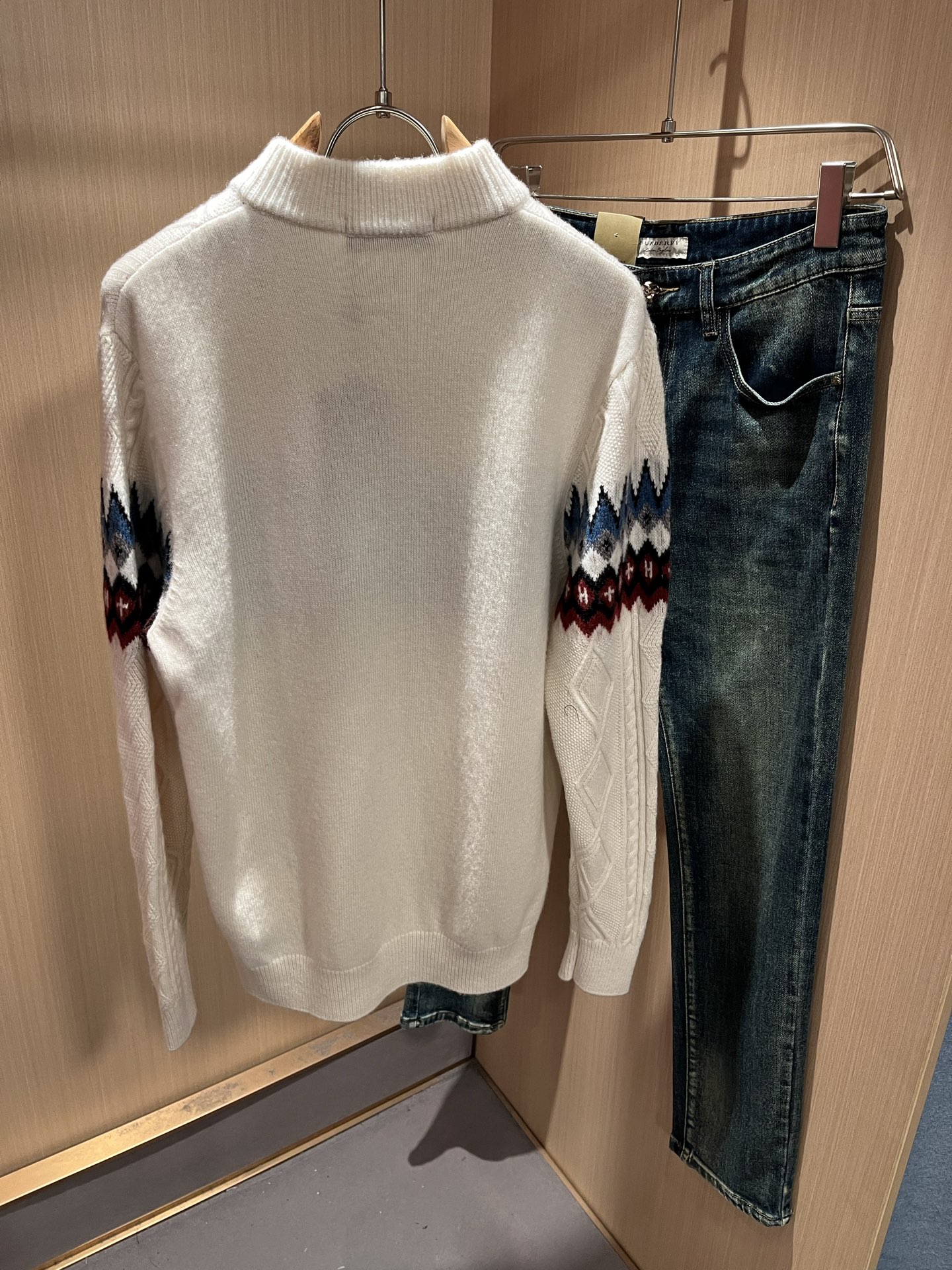 Loro Piana诺悠翩雅 2025秋冬男士最新的贸易订单针织羊毛衫，全品相！！上身舒适透气，不僵硬，