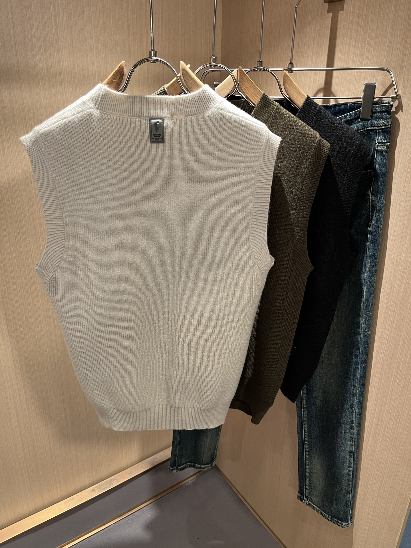 保罗POLOSPORT 2025秋冬新款男女同款👫羊毛马甲背心，简约纯色时尚款不乏有许多设计大咖们都对于